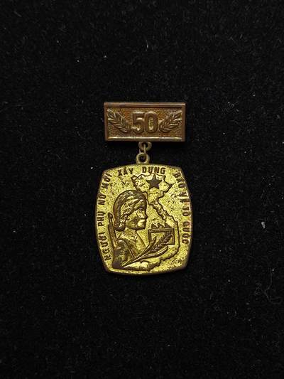 蜀地medal第10场精品专场拍卖 - 越南新妇女建设保护祖国荣誉证章