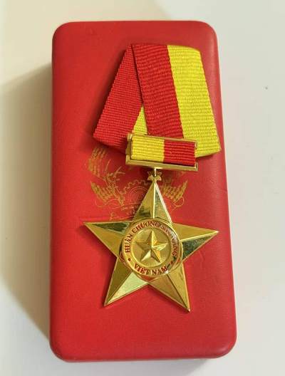 RimeNova韵星2025军品类夏季拍卖会-- RimeNova 2025 Summer Militaria Sale - 越南金星勋章-原盒带略