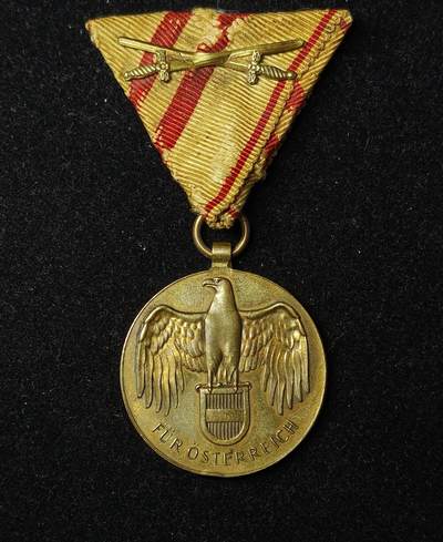 蜀地medal第10场精品专场拍卖 - 奥地利一战参战奖章 少见带剑饰
