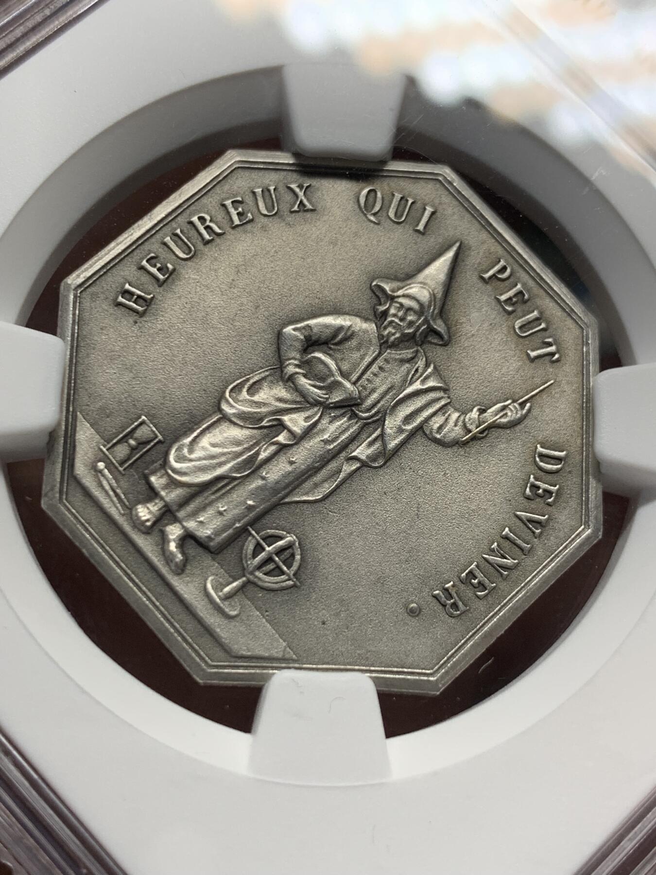 《竞宝斋》第408场 周日，周一，2场连拍 （全场包邮） NGC MS64 法国八角镀银铜质代币，高分，正面一名预言家，铭文“谁能猜到幸福快乐