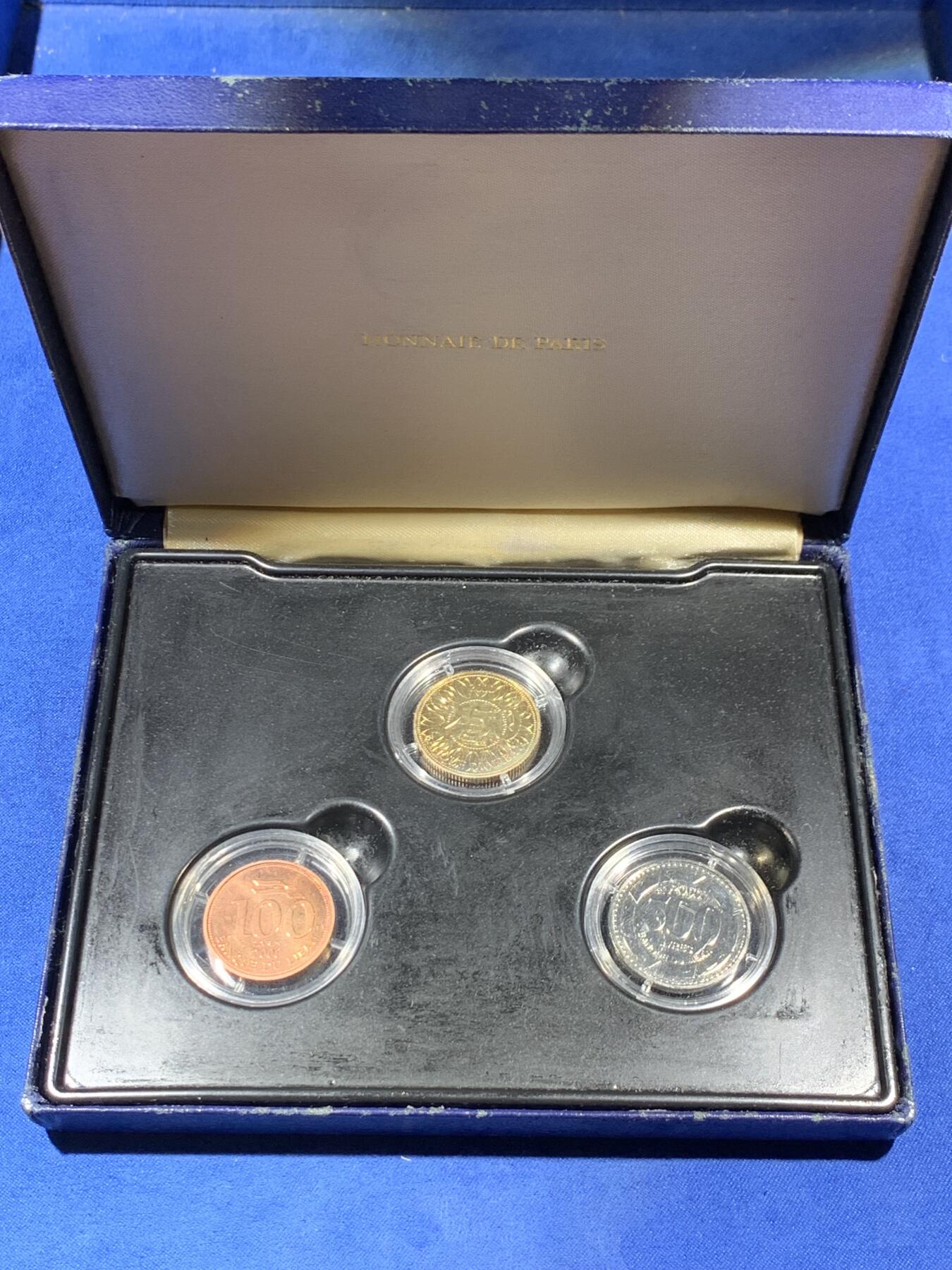 《竞宝斋》第408场 周日，周一，2场连拍 （全场包邮） 黎巴黎套币 细节见图