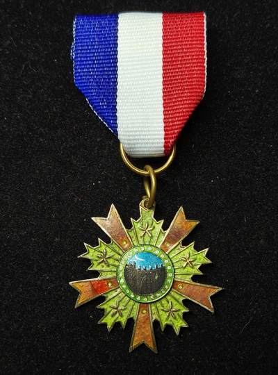 蜀地medal第10场精品专场拍卖 - 民国干城奖章 银制 民益版抗战