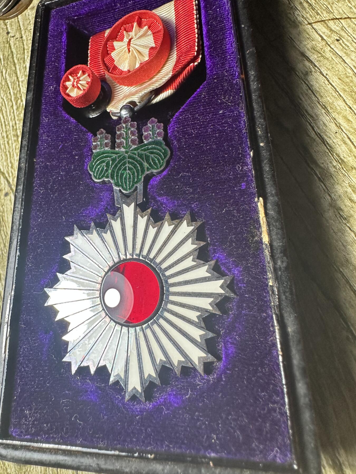 章，钱币 四等旭日小绶章，原盒带略，稀少早期盒