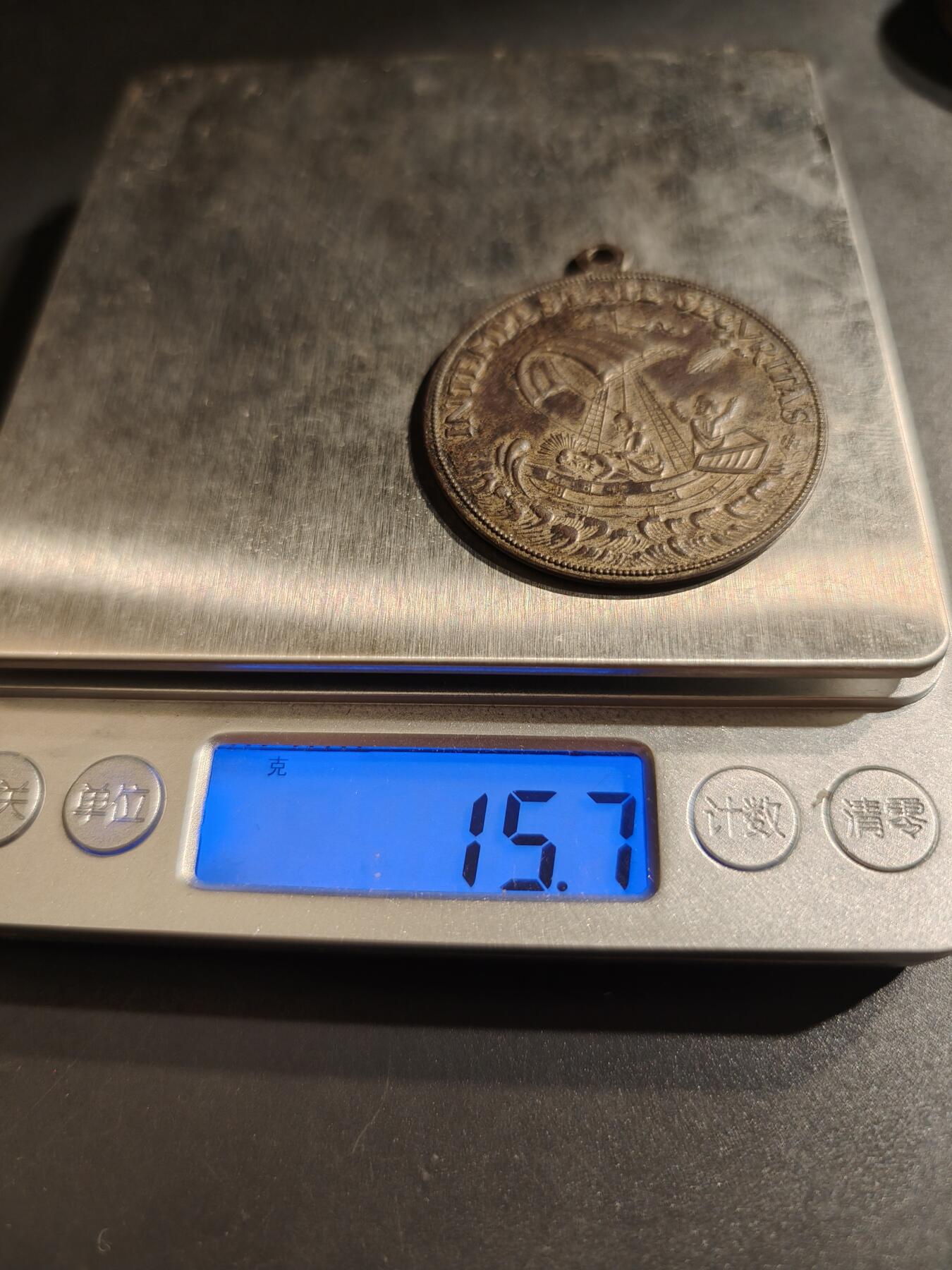 老王徽章第140期 法国天主教会圣乔治屠龙铜章     直径42mm   重量15.7g
