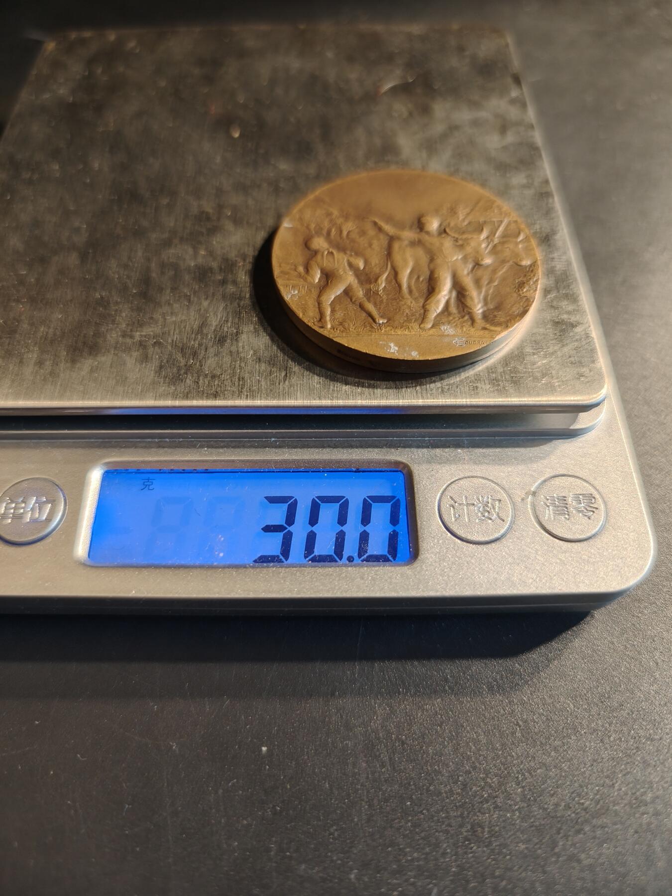 老王徽章第140期 法国养殖业大铜章    直径40mm   重量30g   大师库德雷作品