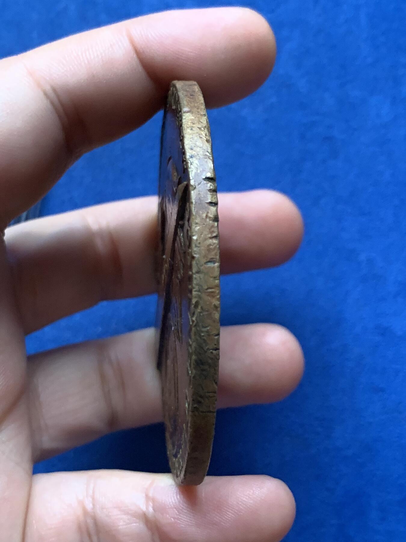 《竞宝斋》第408场 周日，周一，2场连拍 （全场包邮） 扎伊尔1977年国家独立10周年大铜章 蒙博托头像  品种少见 大多销毁 131.2克 72.5mm