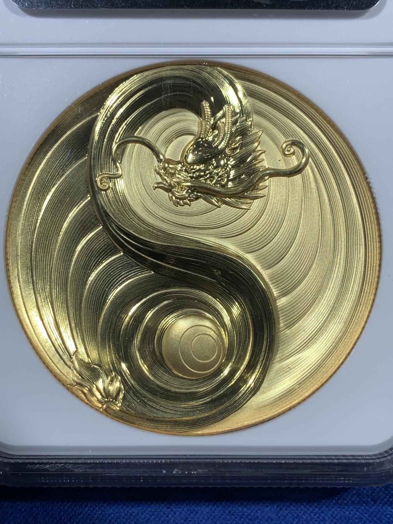 《竞宝斋》第408场 周日，周一，2场连拍 （全场包邮） NGC PF70UC 中国2024观世音菩萨镀金铜章 45mm大尺寸 正面是千手观音像 背面金龙幻太极 加厚盒