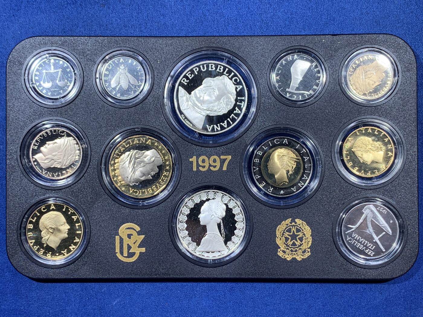 《竞宝斋》第408场 周日，周一，2场连拍 （全场包邮） 1997年里拉精制套币 含2枚银币