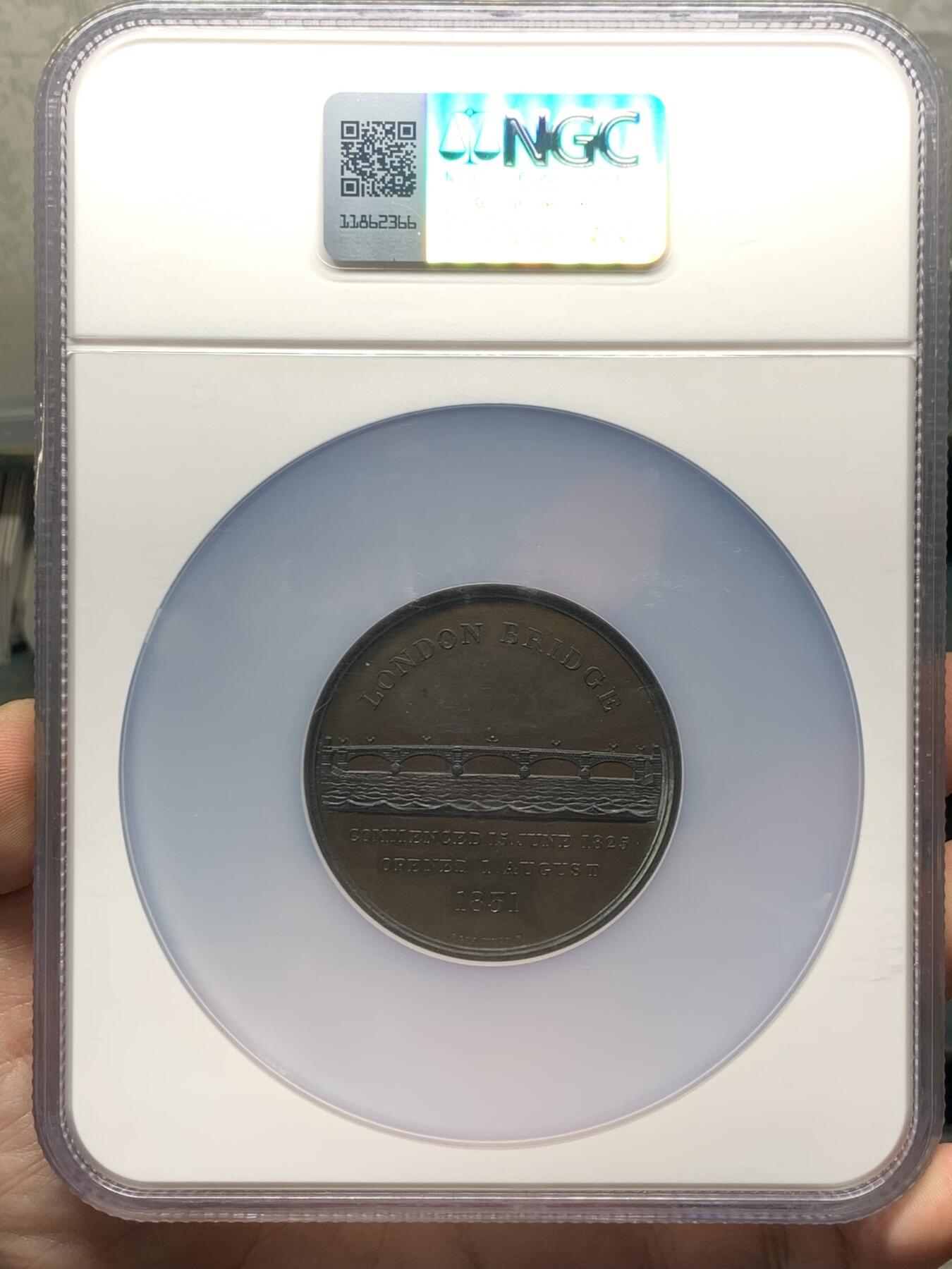 《竞宝斋》第408场 周日，周一，2场连拍 （全场包邮） NGC MS62BN 英国1831威廉四世伦敦桥开通纪念大铜章，51mm，NGC超大盒封装，伦敦金融城系列一号作品，此前稀奇只拍过两枚裸章，评级的首次出现 加大加厚盒装