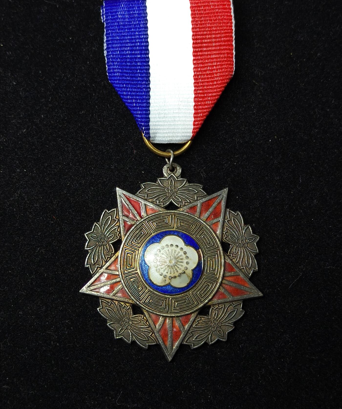 蜀地medal第10场精品专场拍卖 民国陆海空奖章 甲等银制热珐琅