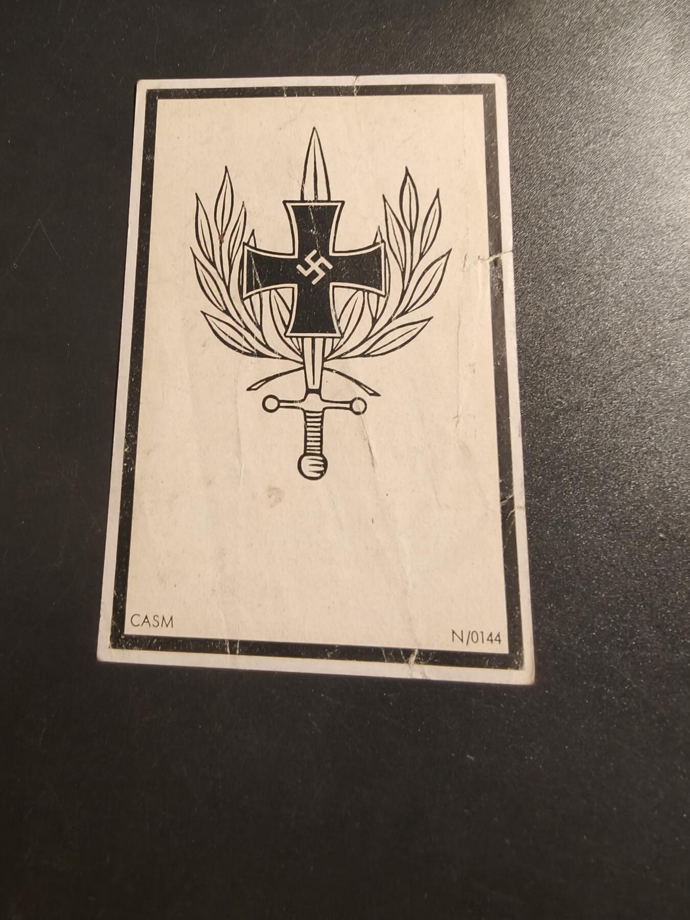 老王徽章第140期 德三士兵阵亡纪念卡    约瑟夫·普罗布斯特·冯·施塔德尔  山地步兵团下士兼医务兵。曾参与对抗法国和希腊的战斗，于1943年11月15日在克里米亚战役中阵亡，时年35岁。