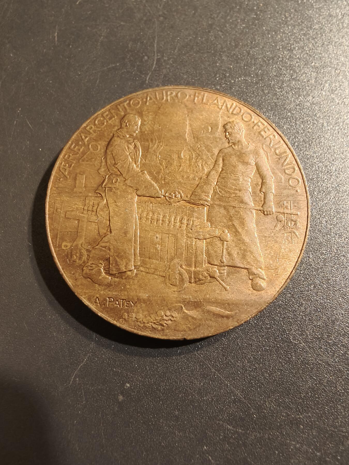 老王徽章第140期 法国1900年访问巴黎铸币局铜章    直径37mm   重量26.6g