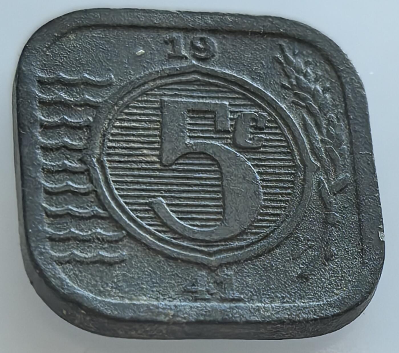 外国优质老铜币纪念币银币，周五晚上九点倒数截拍，满百包邮，可寄存半年，喜欢朋友微信扫描二维码可直接参拍 二战时期德占荷兰1941年5分