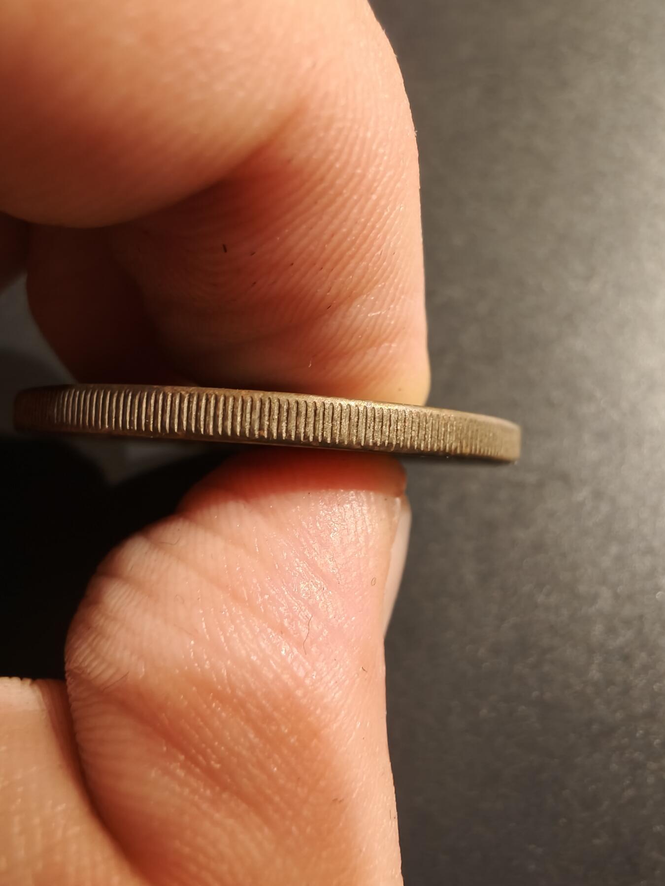 老王徽章第140期 法国土伦圣母大教堂铜章    直径34mm   重量15.8g