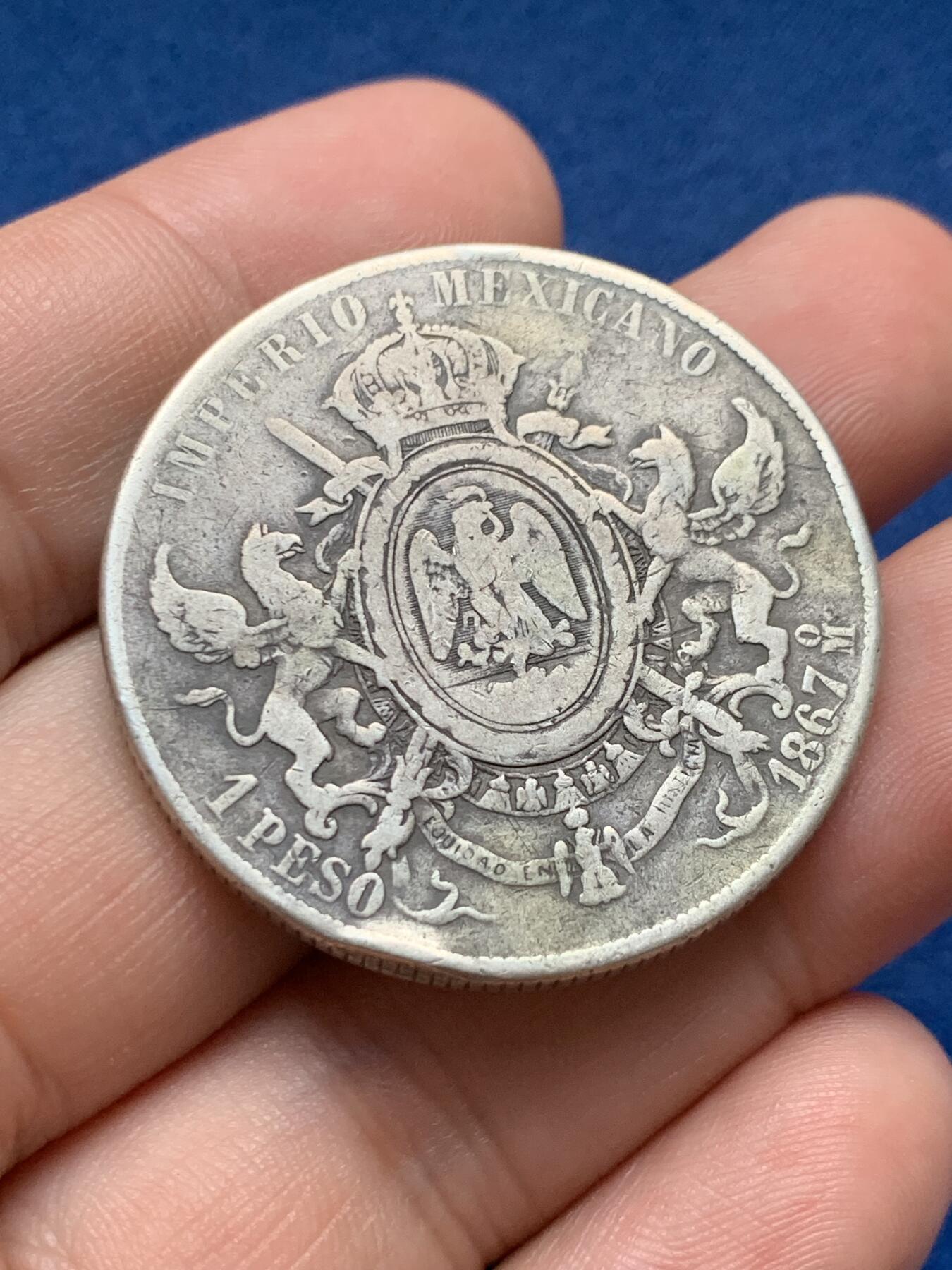 《竞宝斋》第408场 周日，周一，2场连拍 （全场包邮） 1867-MO 关门年墨西哥第二帝国一比索银币 原味老包浆，味道一流，1867MO的发行量仅是1866的一半，1867也是第二帝国的灭亡之年，历史意义深厚。