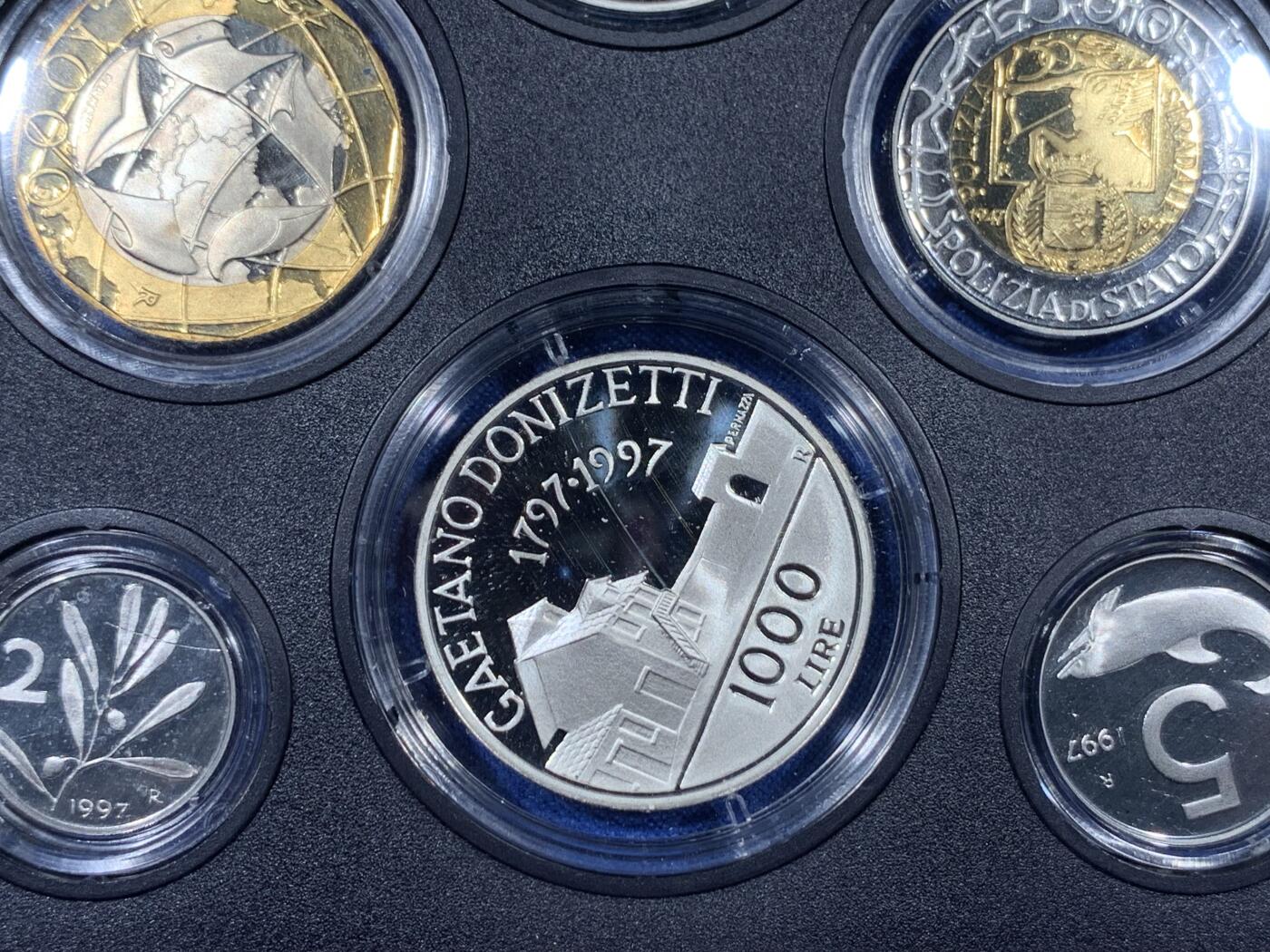 《竞宝斋》第408场 周日，周一，2场连拍 （全场包邮） 1997年里拉精制套币 含2枚银币