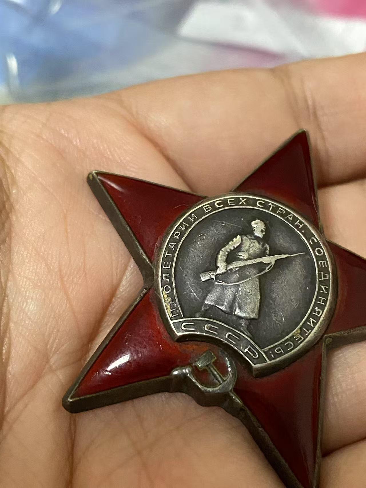 苏联勋章拍卖 8月6日结束 本次有抗美援朝苏联飞行员红旗 击落佩刀F86战机的红旗参拍 机不可失失不再来 找不到的加我qq或者微信都是184277308备注苏章拍卖。最好加微信群每次都会通知还有提前可以一口价的 最近会持续拍卖一些东西。