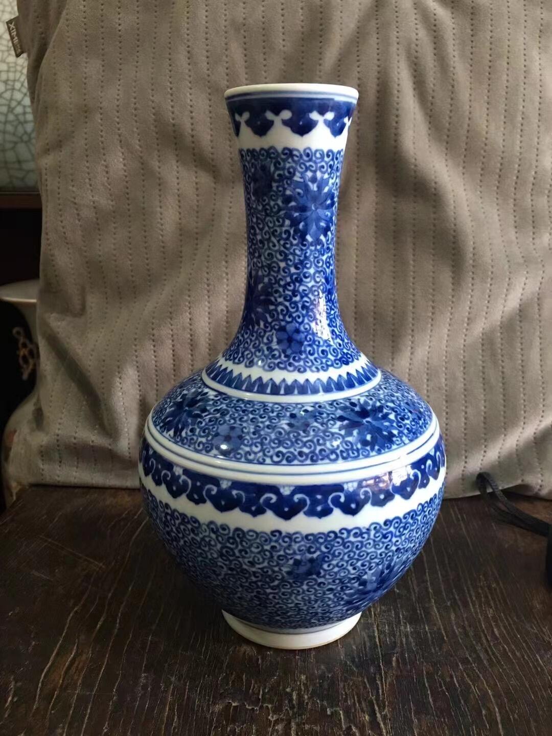 青花赏瓶，器型漂亮，画工好，发色正，见图示