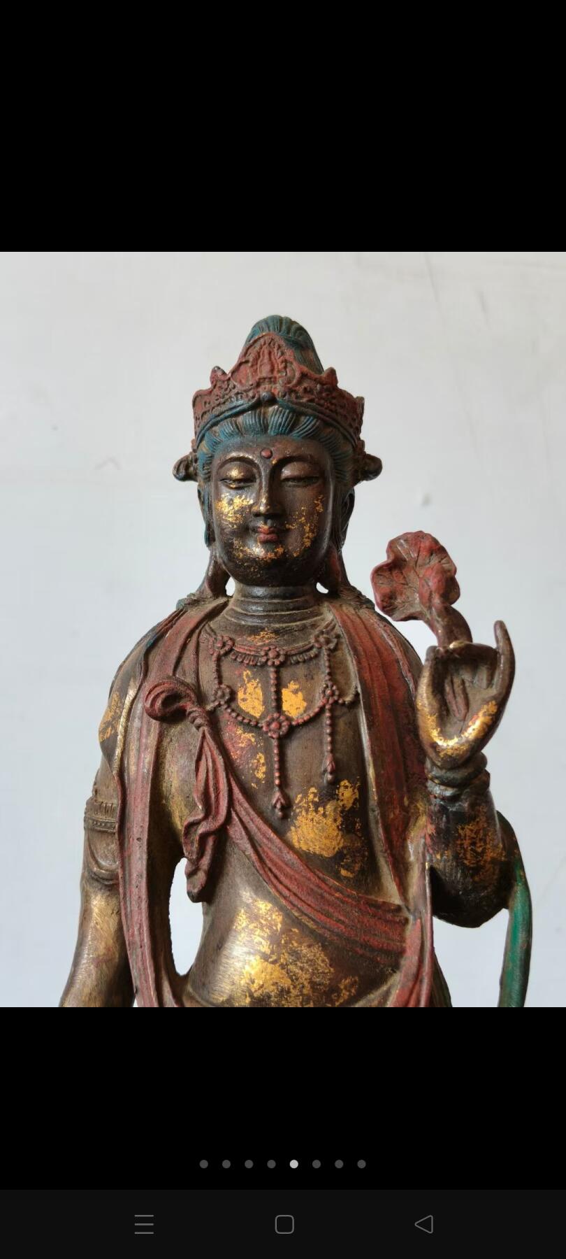 清代，铜鎏金三圣佛，三尊古朴佛像，开脸慈祥，身姿优雅，衣袂飘拂，金身虽历经岁月，仍散发着宁静祥和的气息，仿佛在传递着佛法的慈悲与智慧。遇有缘人。高46cm 宽16cm