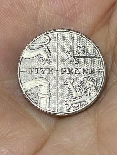 2025年第七十六场(总第一百零二场）外国好品散币(免佣金) - 英国🇬🇧2010年5便士(伊丽莎白二世老年，盾徽拼图第一版)