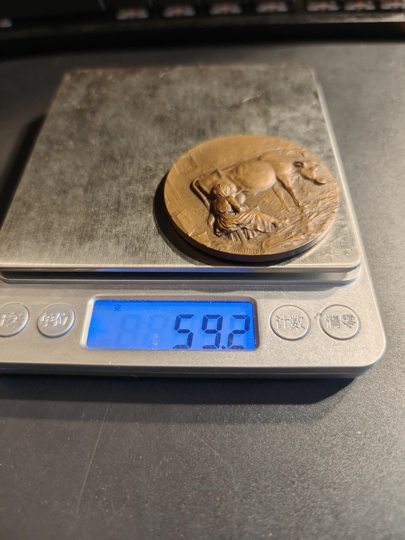 老王徽章第140期 法国养殖业大铜章     高浮雕    直径50mm   重量59.2g