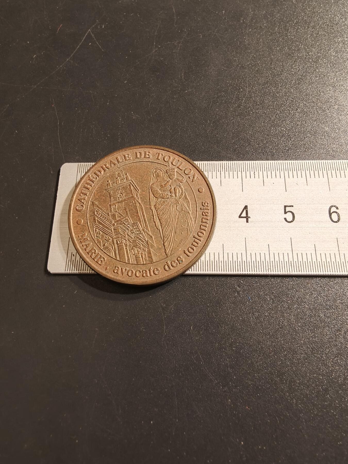 老王徽章第140期 法国土伦圣母大教堂铜章    直径34mm   重量15.8g