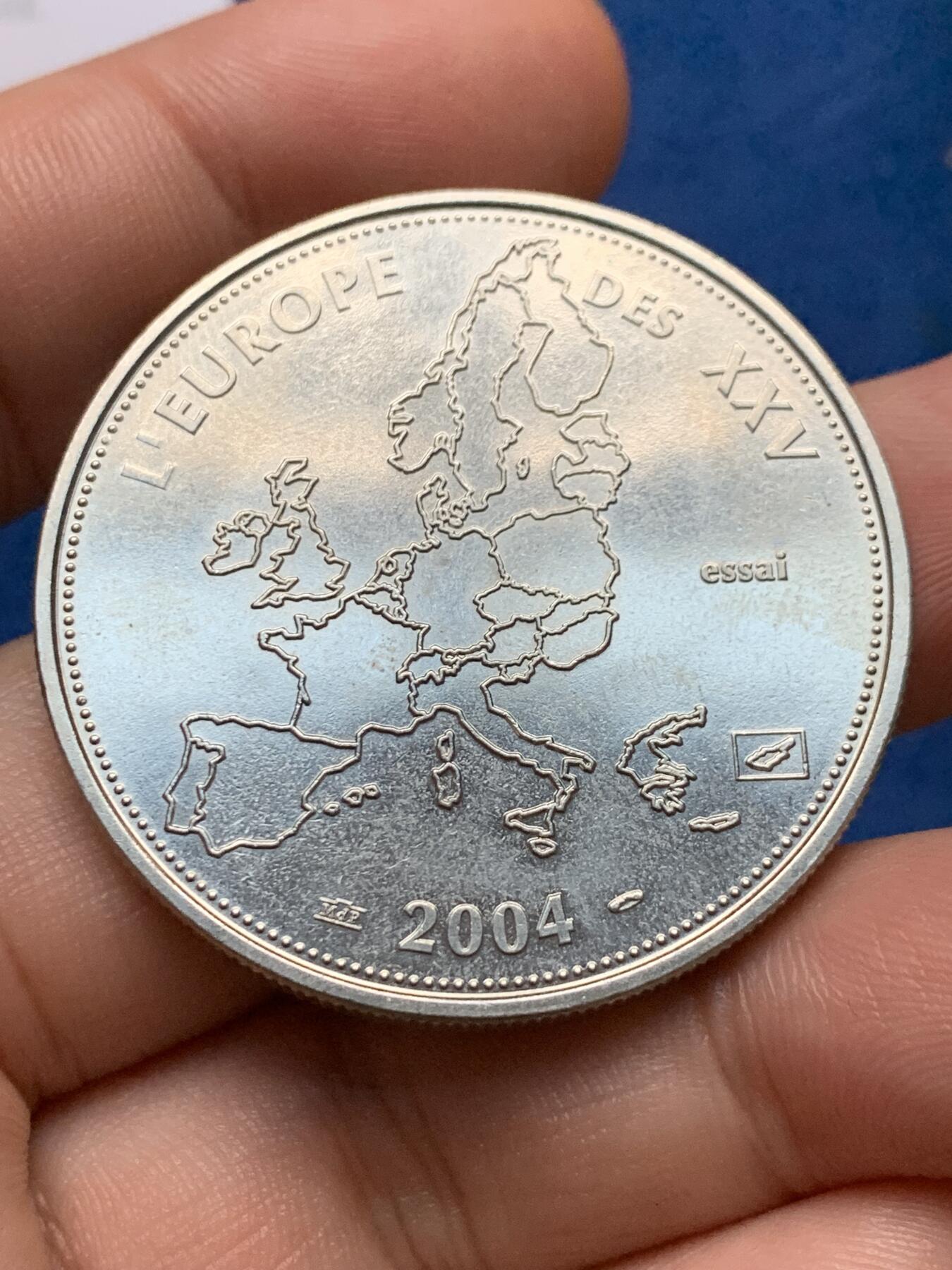 《竞宝斋》第408场 周日，周一，2场连拍 （全场包邮） 三枚一组 外国纪念章 纪念币 总重约88.6克 38.3-40.8mm