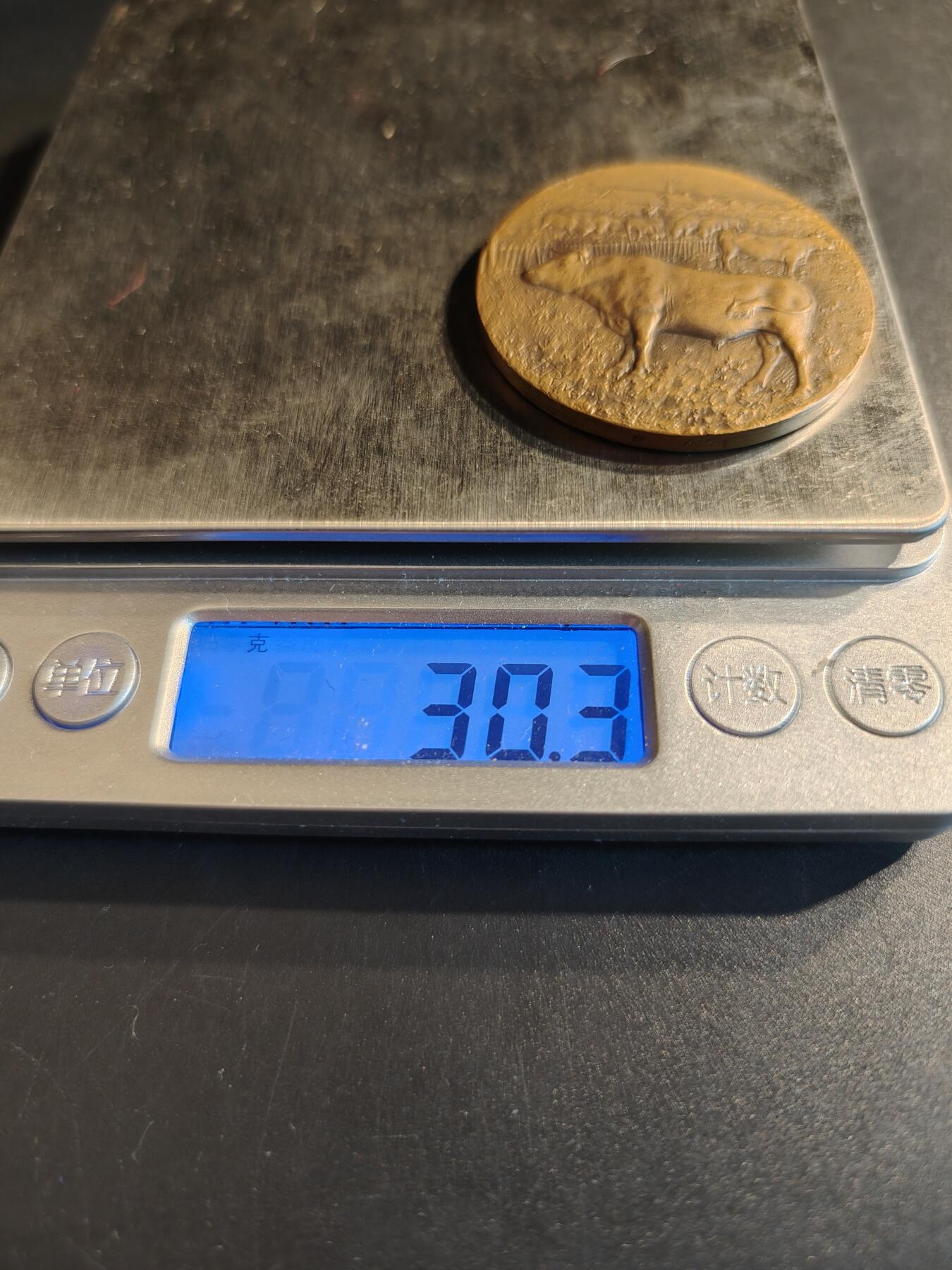 老王徽章第140期 法国养殖业大铜章    直径40mm   重量30.3g      