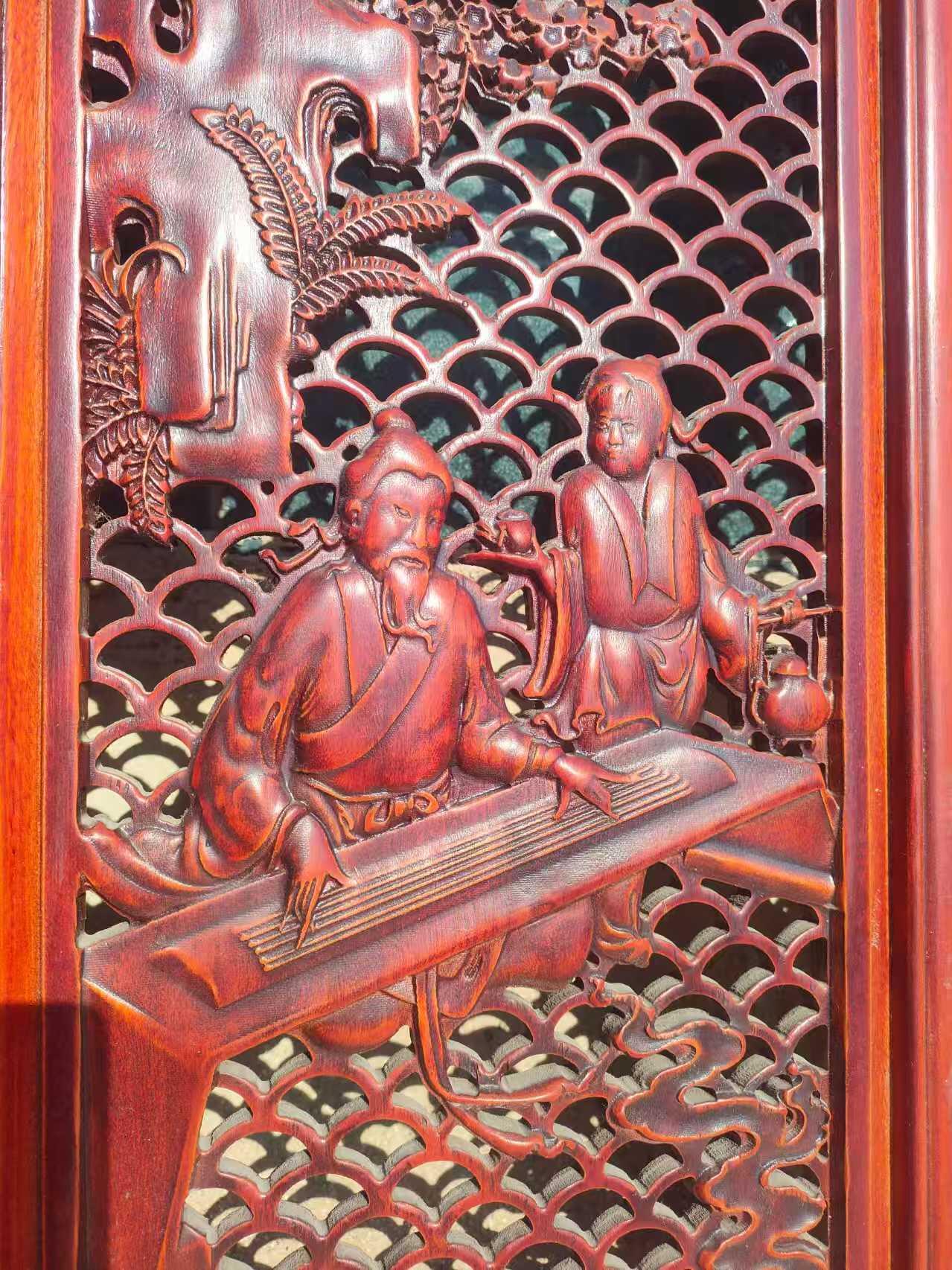 创汇时期，香樟木，镂空雕刻图案精美绝伦挂匾一套，人物图案，保存完整，品相一流，家庭摆设收藏价值高。