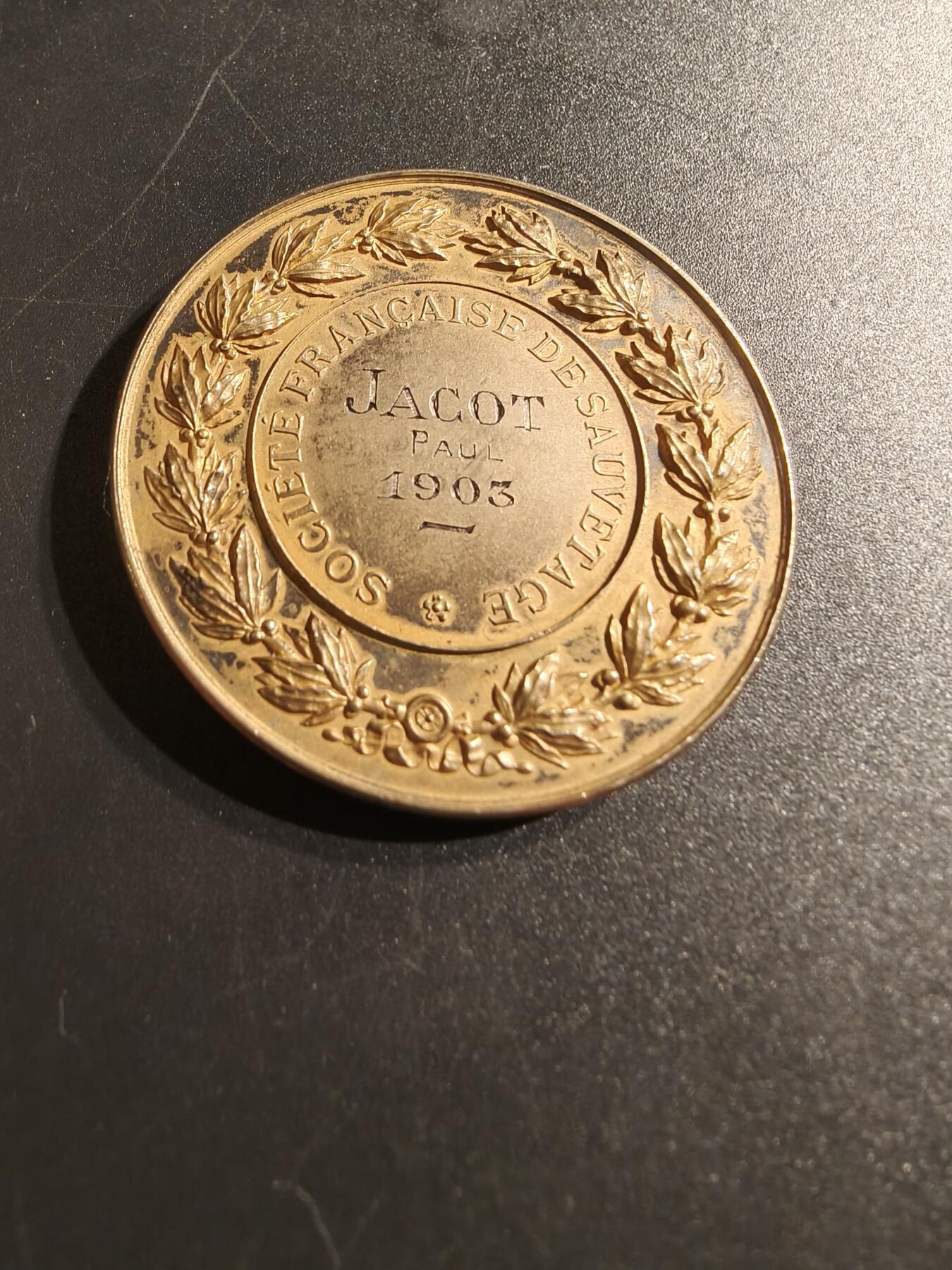 老王徽章第140期 法国消防协会镀金大银章    原盒    950银镀金    1903年实发    直径41mm   重量38.9g