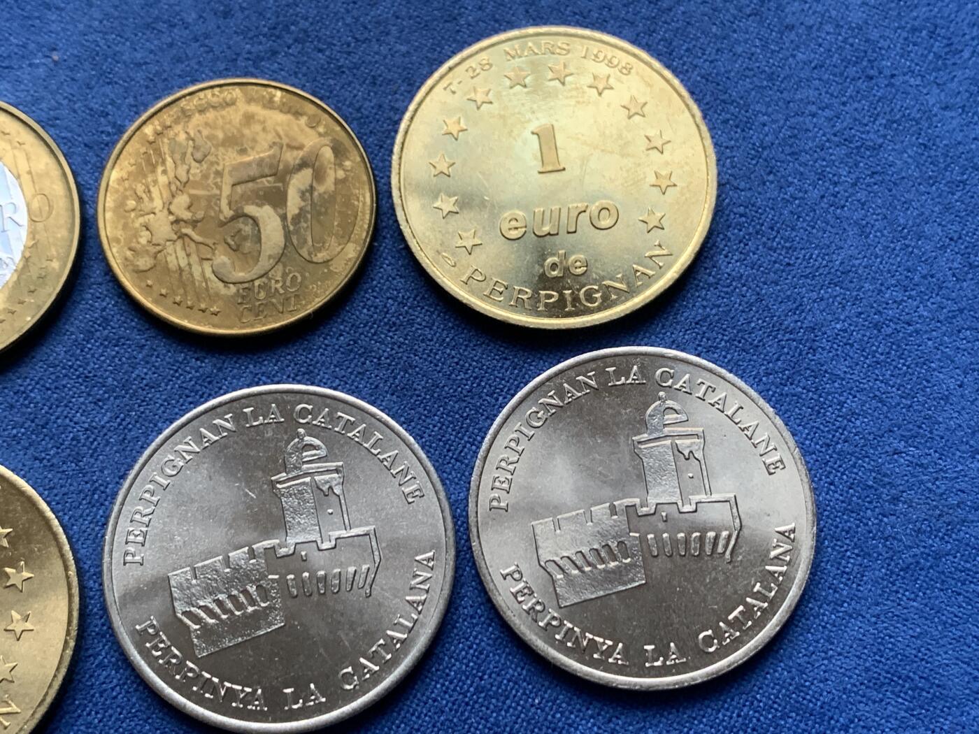 《竞宝斋》第408场 周日，周一，2场连拍 （全场包邮） 6枚一组 法国佩皮尼昂1998年1欧元两枚+2欧元两枚+50欧分臆造币一枚+1欧元臆造币一枚