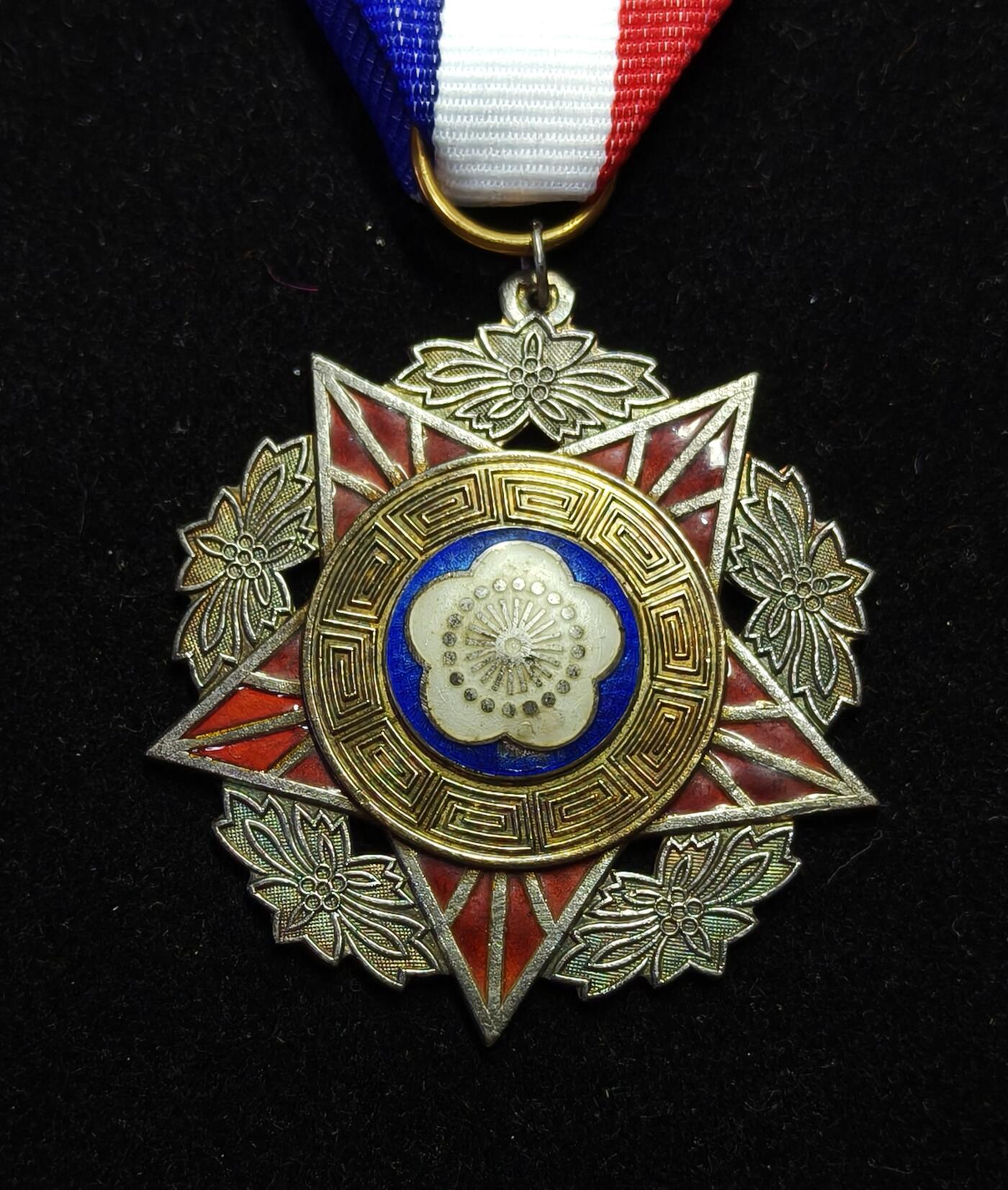 蜀地medal第10场精品专场拍卖 民国陆海空奖章 甲等银制热珐琅