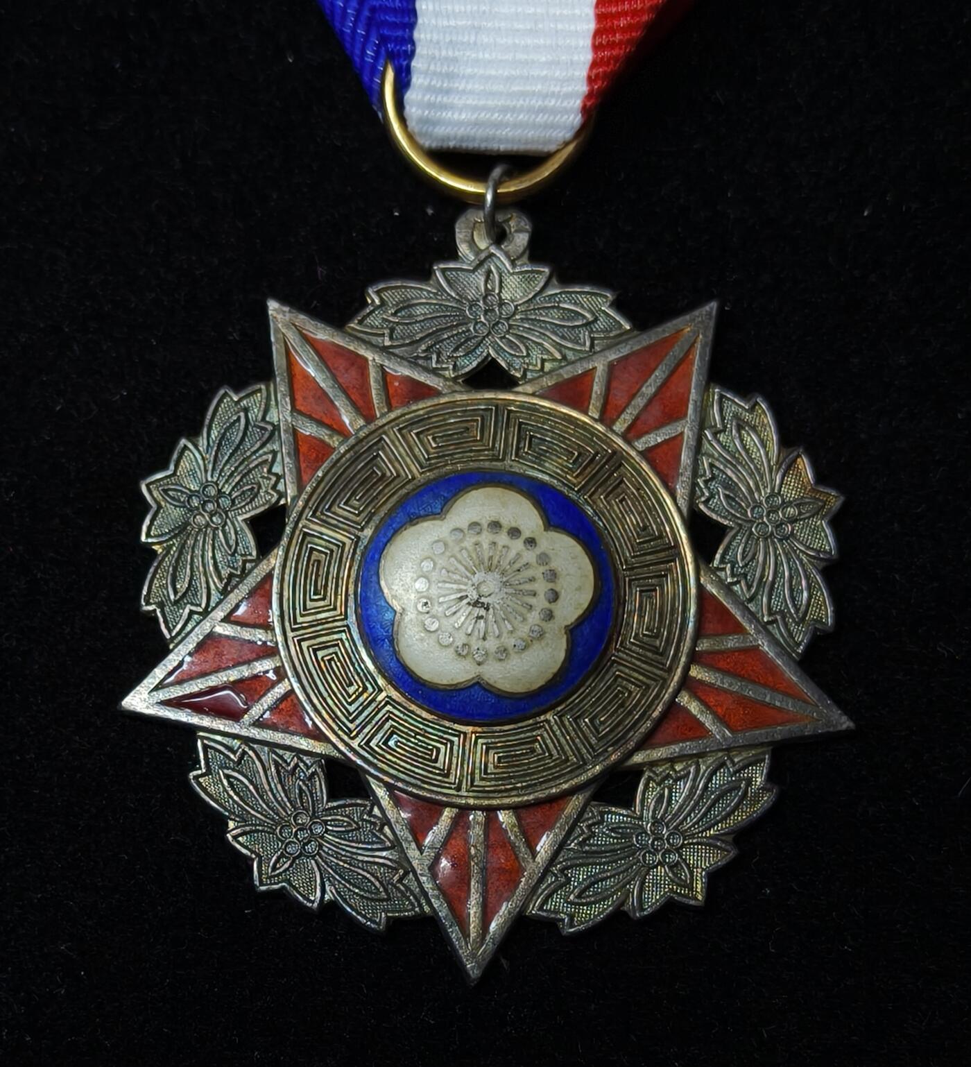 蜀地medal第10场精品专场拍卖 民国陆海空奖章 甲等银制热珐琅