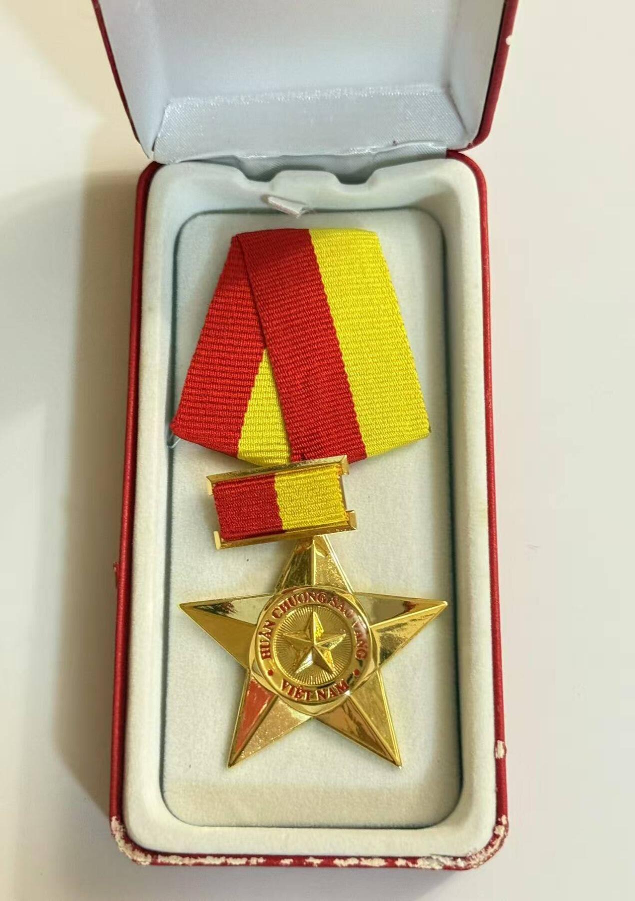RimeNova韵星2025军品类夏季拍卖会-- RimeNova 2025 Summer Militaria Sale 越南金星勋章-原盒带略