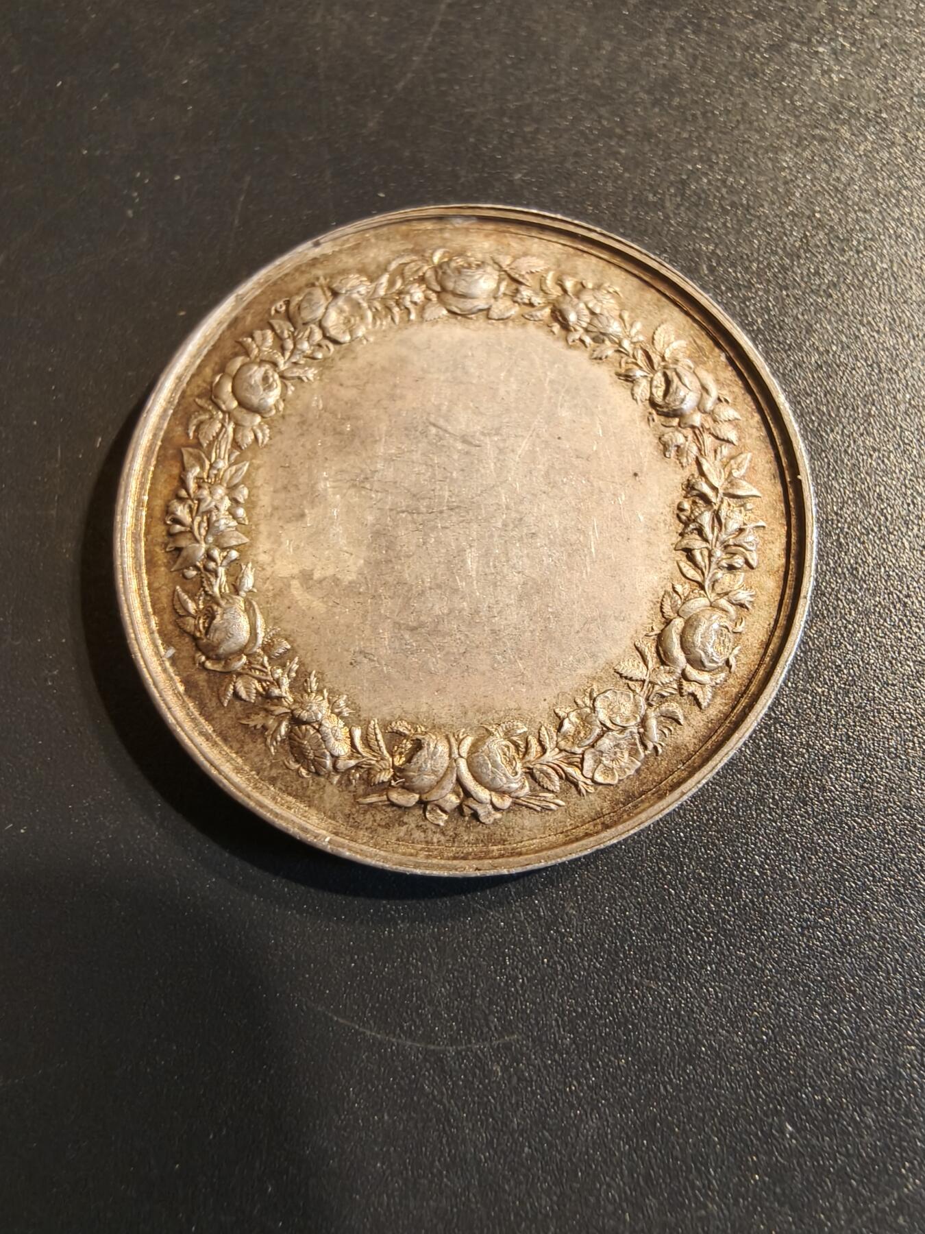 老王徽章第140期 法国婚章   950银蜜蜂标    直径32mm   重量14.5g