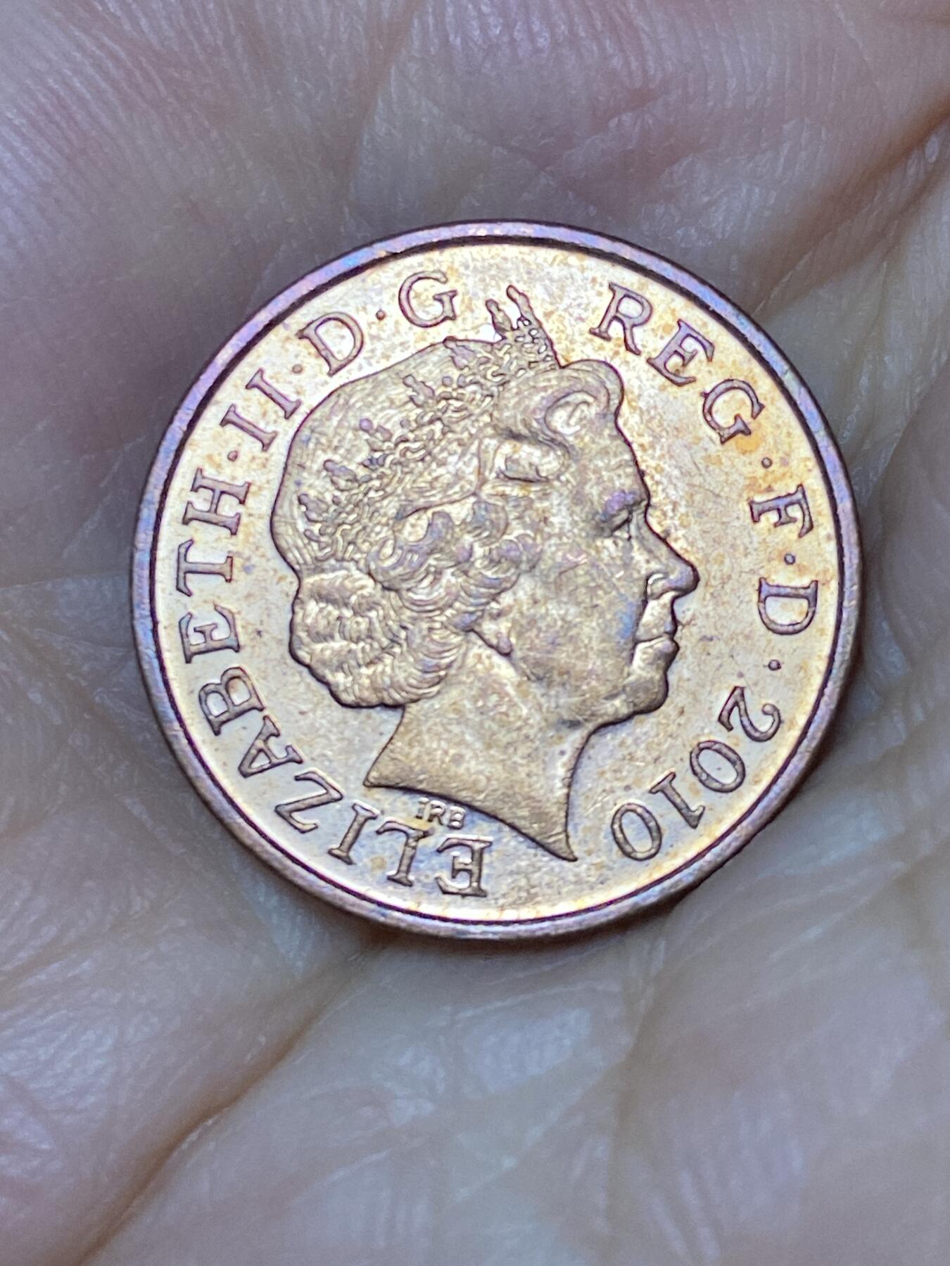 2025年第七十六场(总第一百零二场）外国好品散币(免佣金) 英国🇬🇧2010年1便士(伊丽莎白二世老年，盾徽拼图第一版)