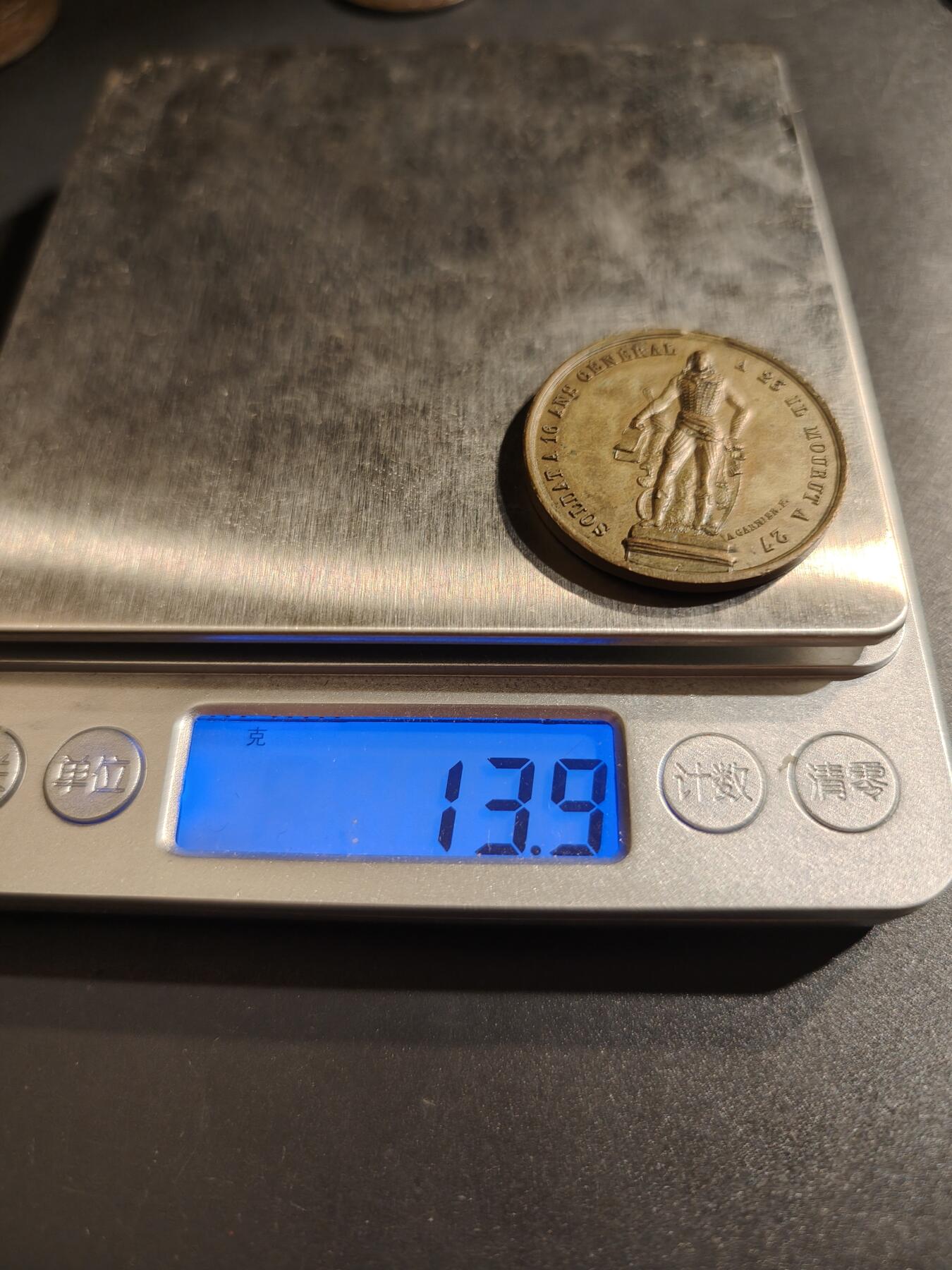 老王徽章第140期 法国大革命玛索将军纪念铜章    直径34mm   重量13.9g  玛索将军在桑布尔·莫斯军团表现出色，其于1796年的一次战斗中受伤去世，年仅27岁