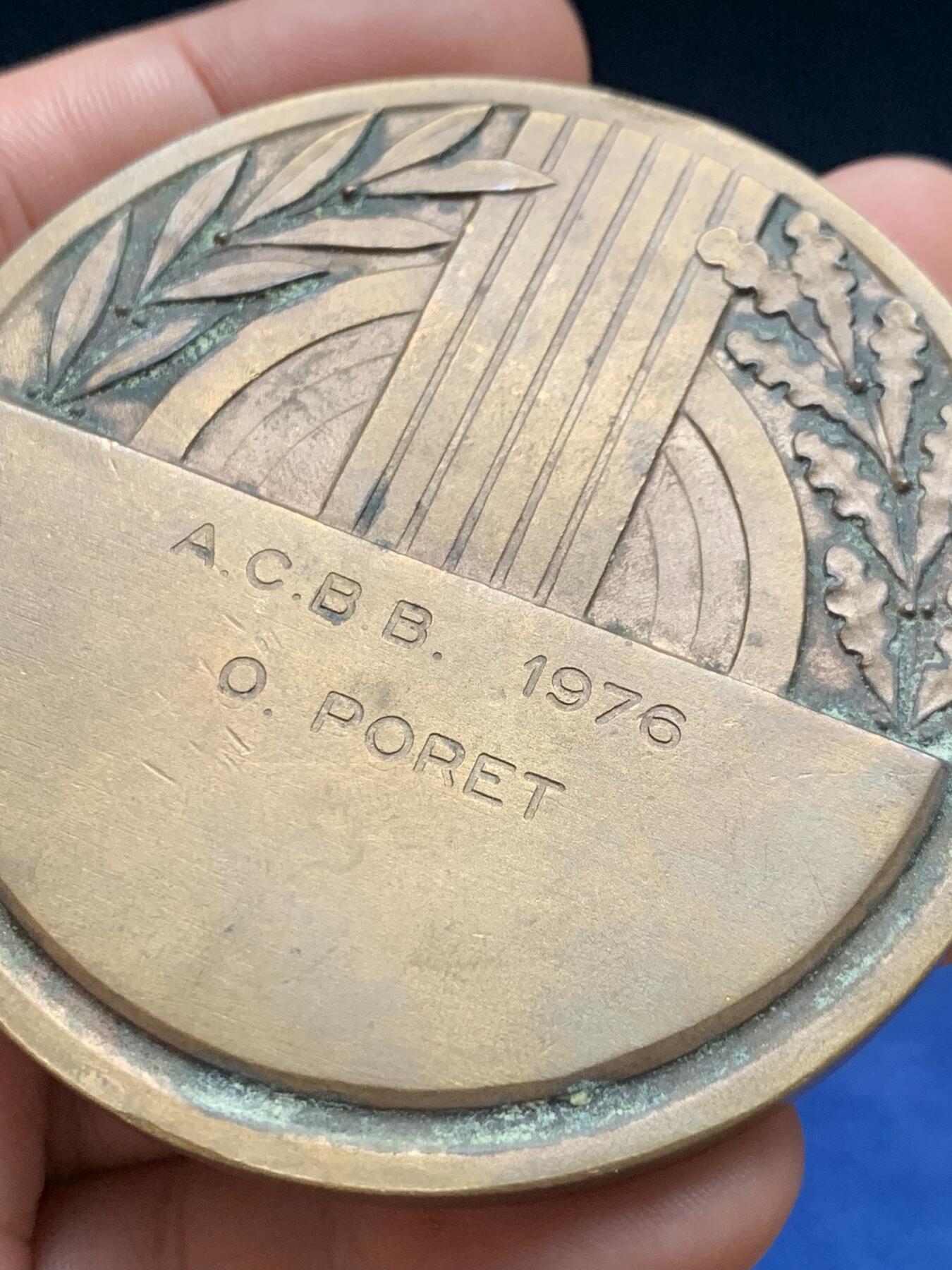 《竞宝斋》第408场 周日，周一，2场连拍 （全场包邮） 1976年火炬手铜章 141.8克 66.3mm 铜标边铭