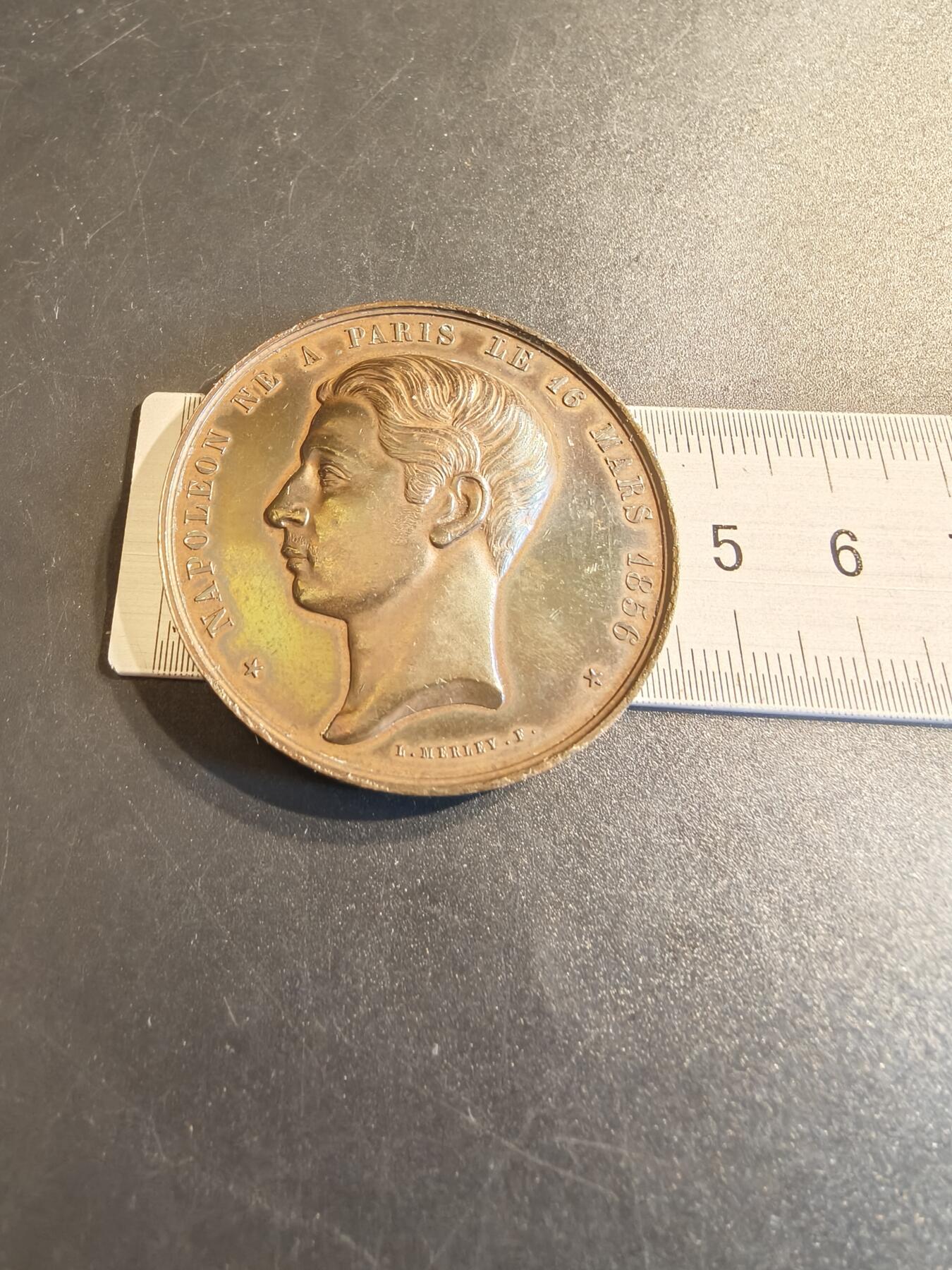 老王徽章第140期 法国拿破仑四世1856出生大铜章    直径45mm   重量37g