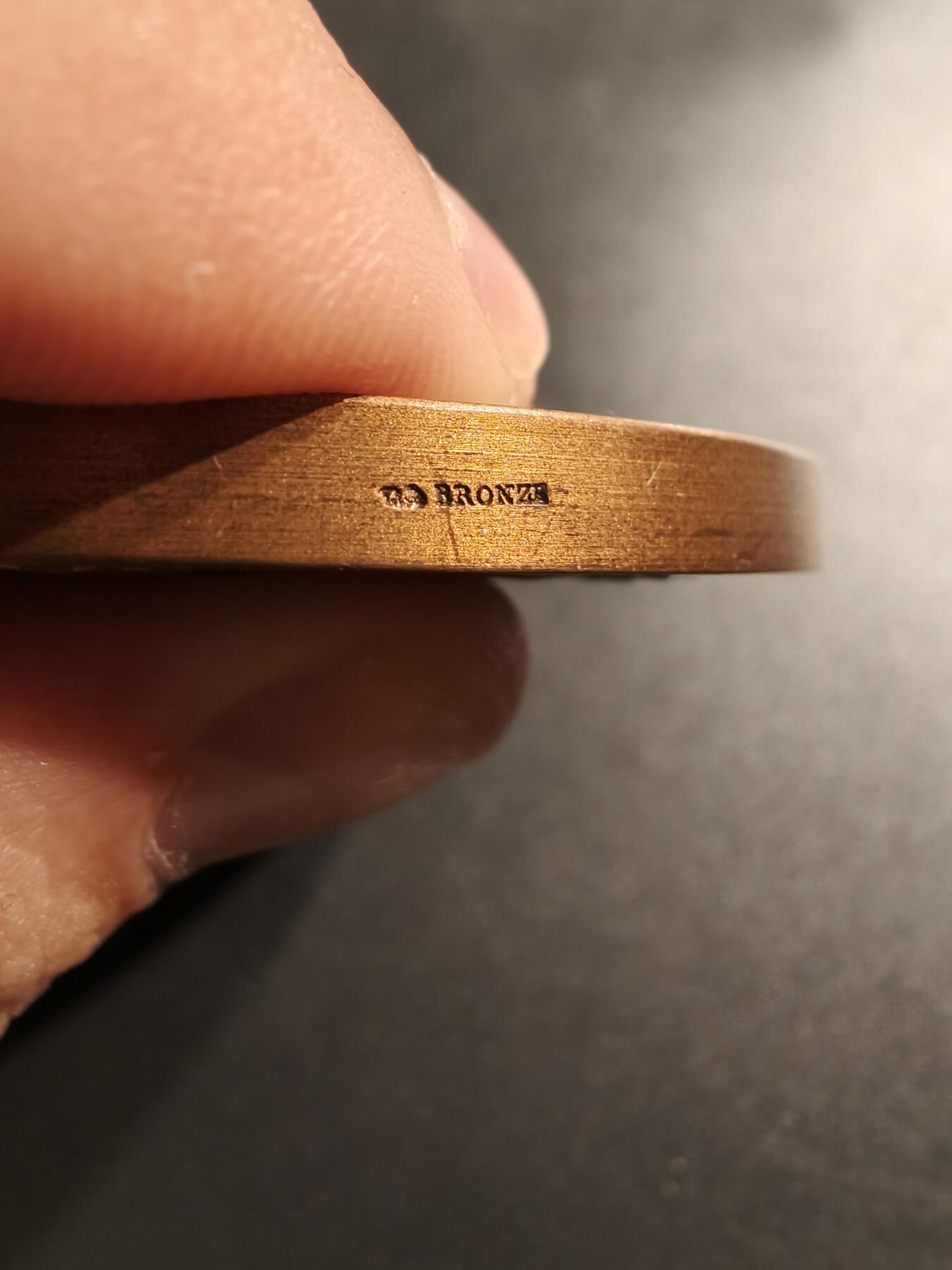 老王徽章第140期 法国大铜章    大师夏普兰作品    直径69mm   重量177.2g