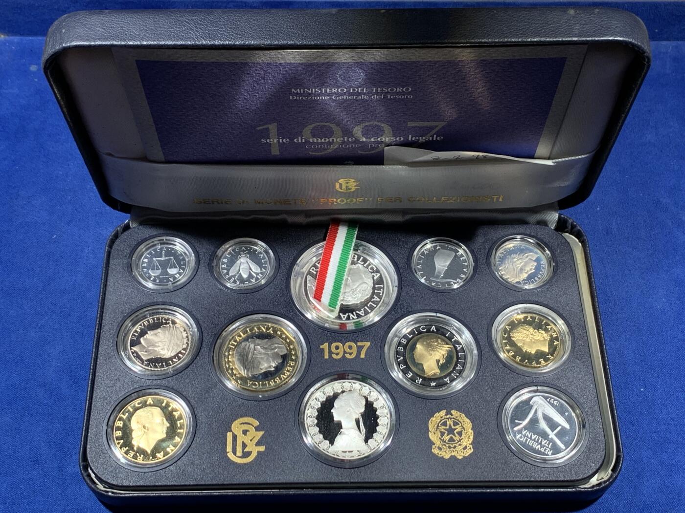 《竞宝斋》第408场 周日，周一，2场连拍 （全场包邮） 1997年里拉精制套币 含2枚银币