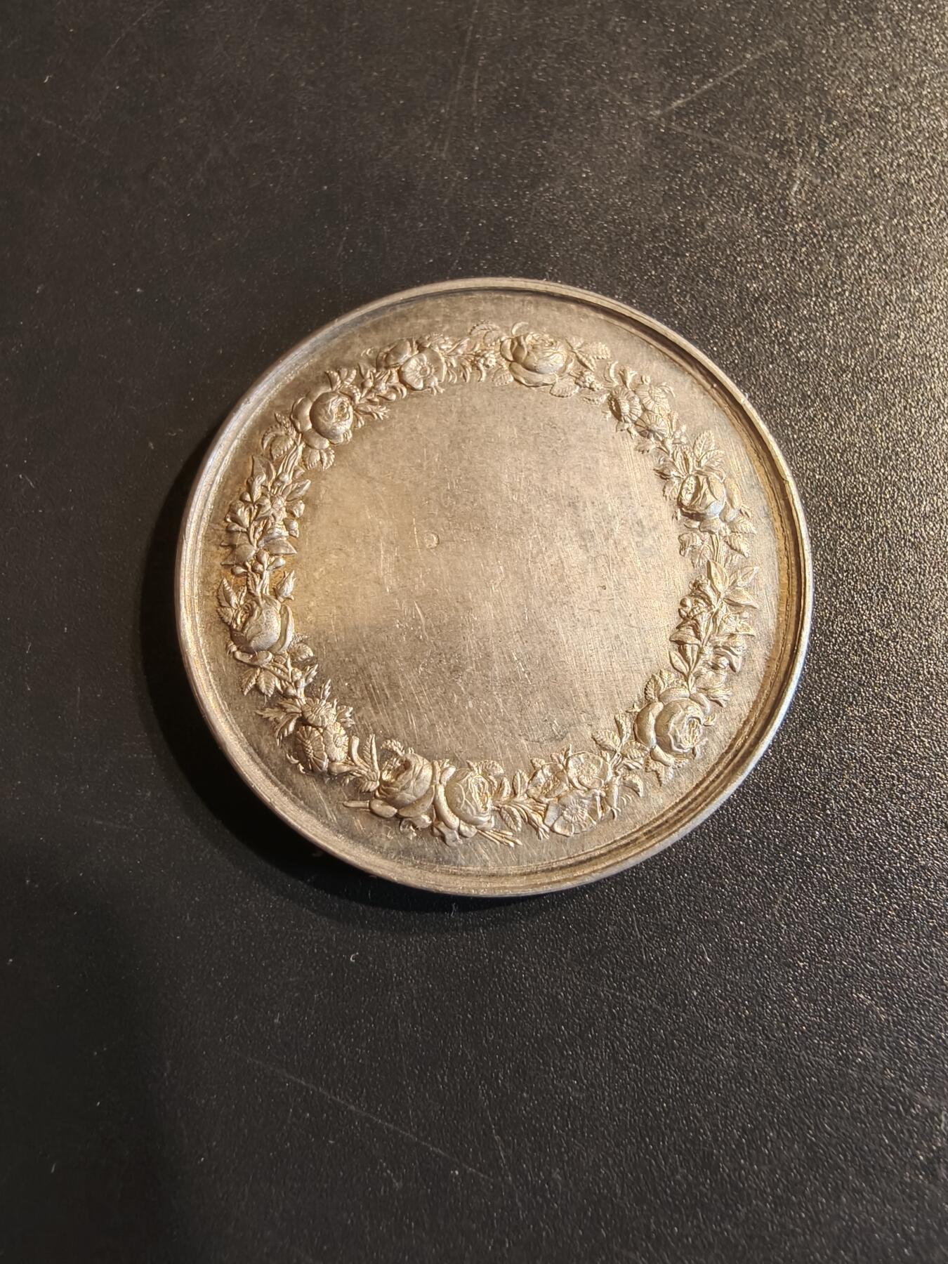 老王徽章第140期 法国婚章    950银早期蜜蜂标     直径32mm   重量14.2g