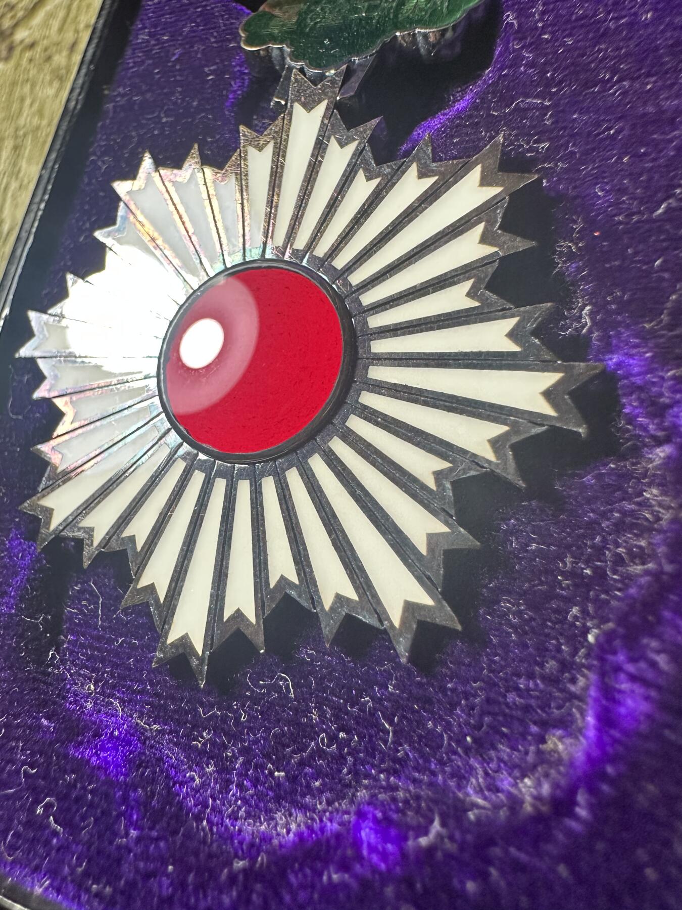 章，钱币 四等旭日小绶章，原盒带略，稀少早期盒