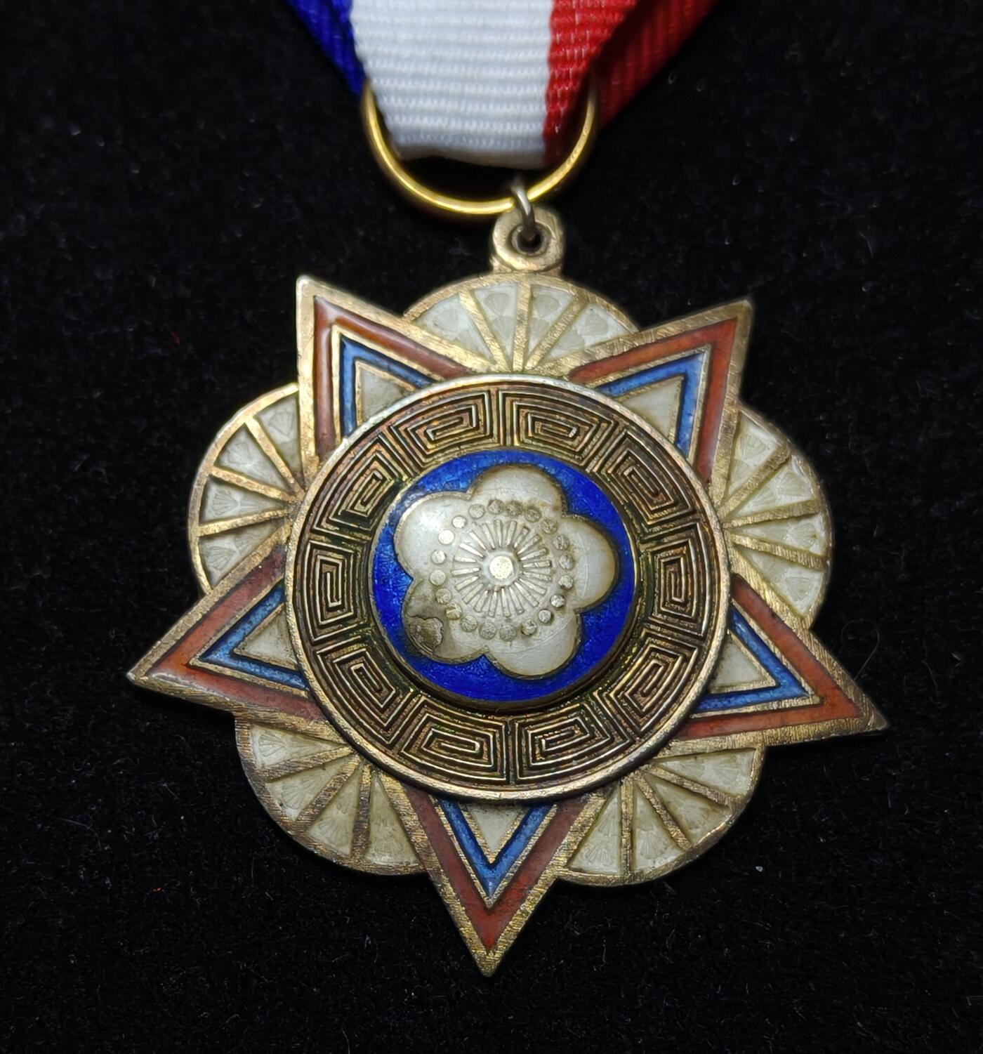 蜀地medal第10场精品专场拍卖 民国陆海空奖章 乙等银制热珐琅