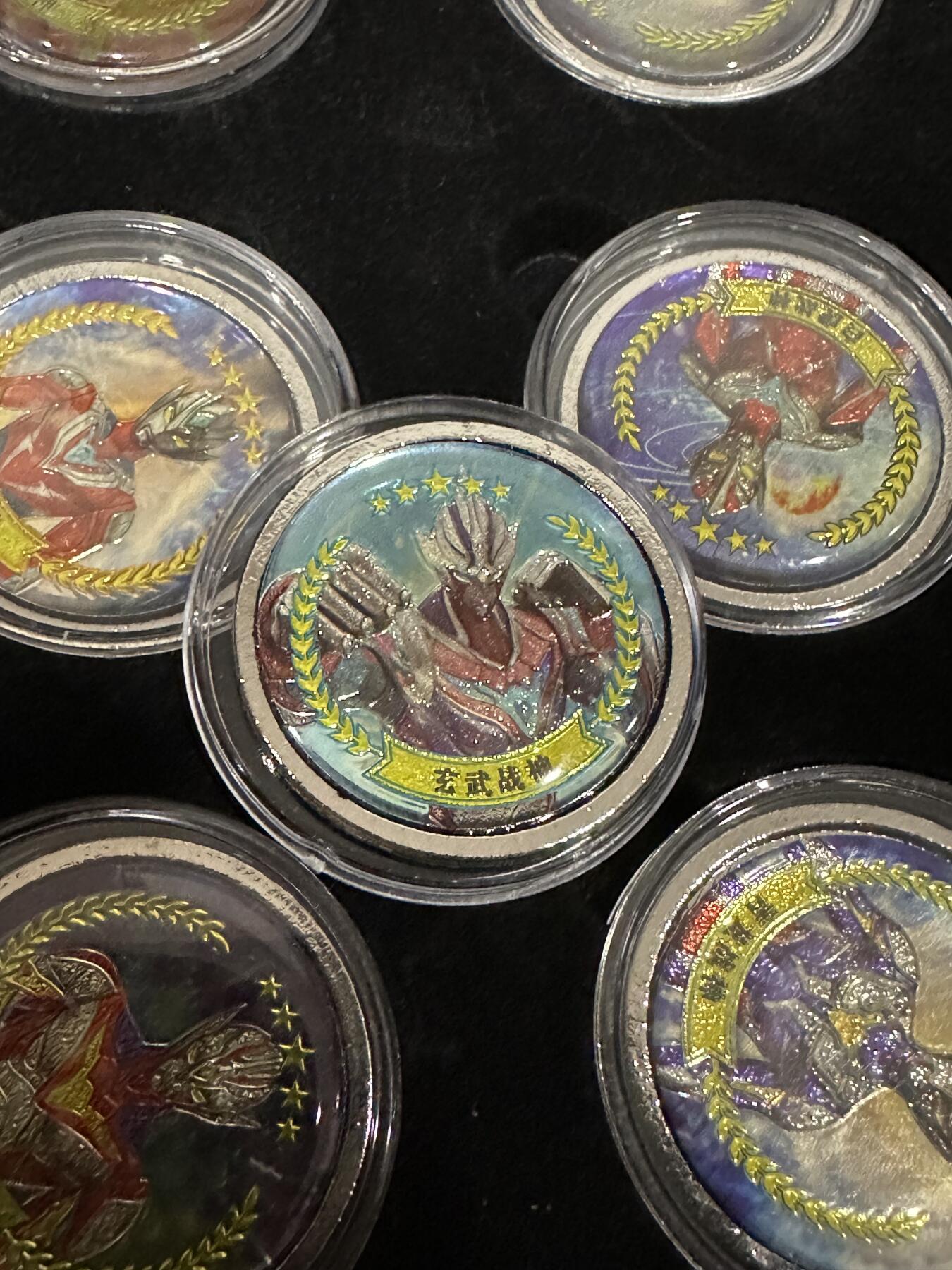CSIS-GREAT评级精品钱币拍卖第三百一十期 《中华超人》十周年白金版锌合金纪念章12枚全套 直径35毫米  带原盒 发行即无证书