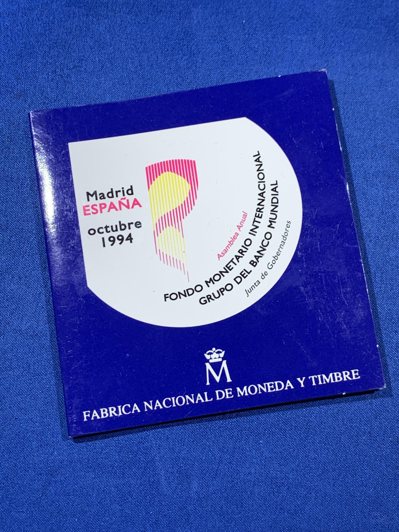 《竞宝斋》第408场 周日，周一，2场连拍 （全场包邮） 册装 西班牙1994年面值交换系列-马德里国际货币基金组织会议2000比塞塔银币 925银 18克