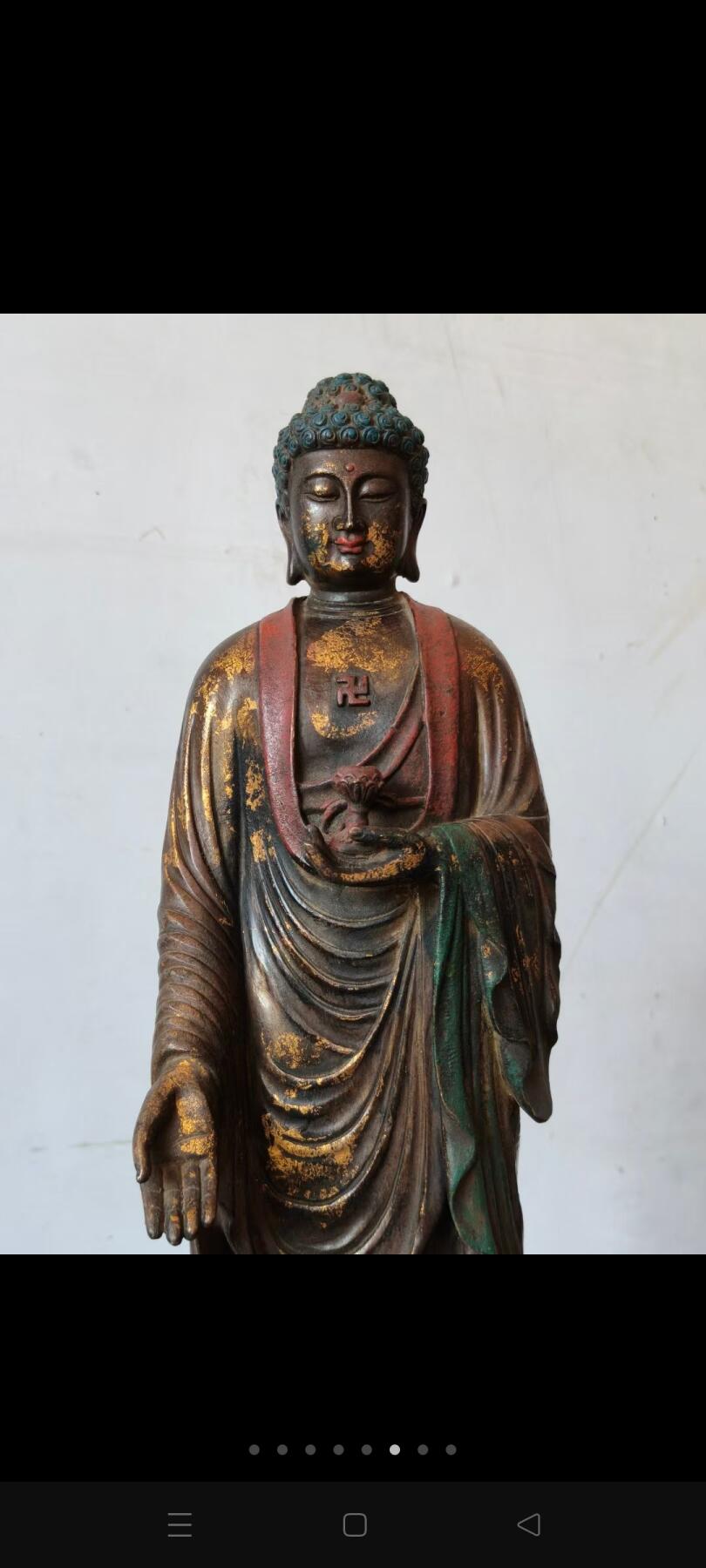 清代，铜鎏金三圣佛，三尊古朴佛像，开脸慈祥，身姿优雅，衣袂飘拂，金身虽历经岁月，仍散发着宁静祥和的气息，仿佛在传递着佛法的慈悲与智慧。遇有缘人。高46cm 宽16cm