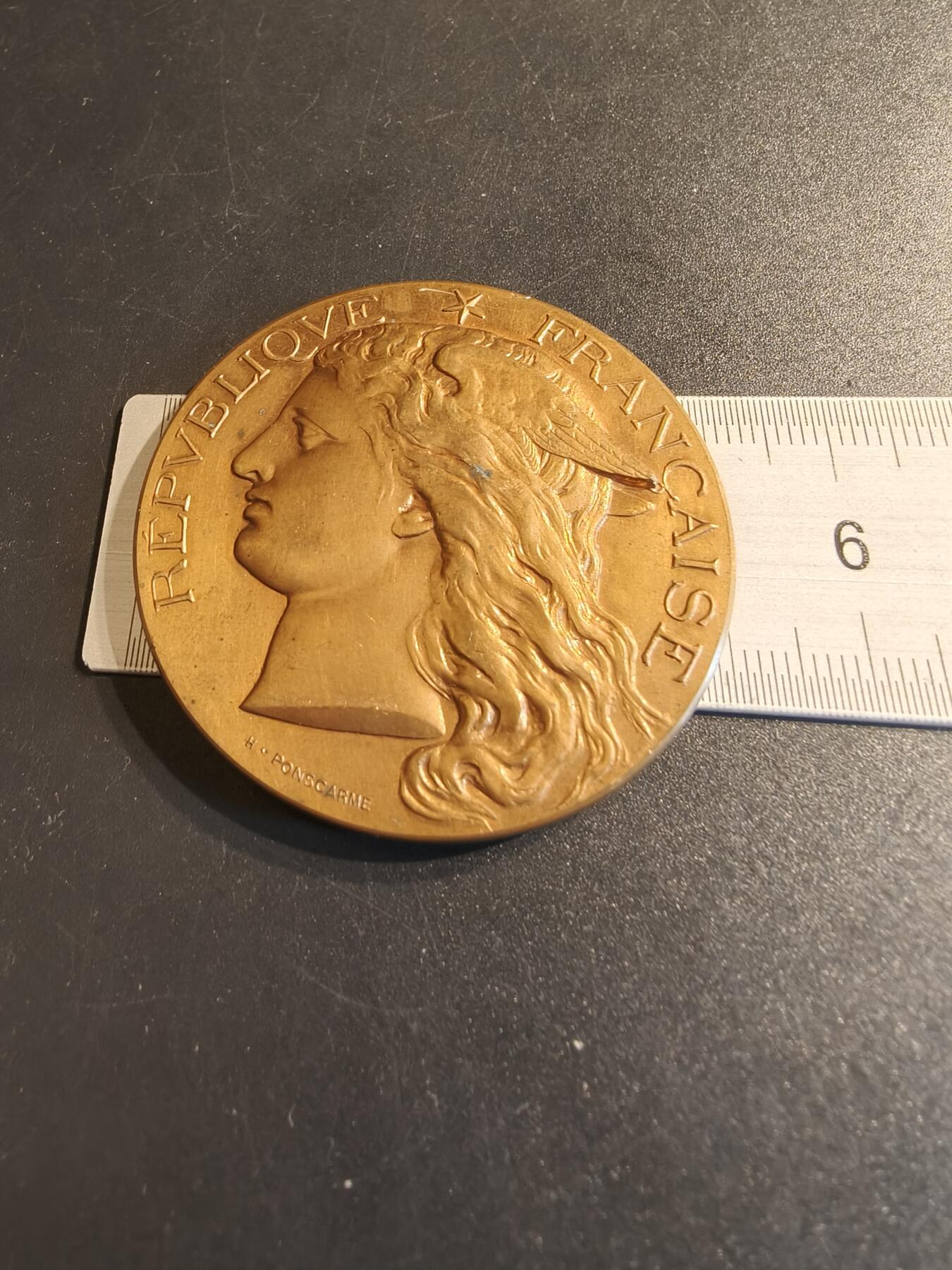 老王徽章第140期 法国利摩日市1886农业竞赛大铜章     直径50mm   重量61.3g     墨丘利造型