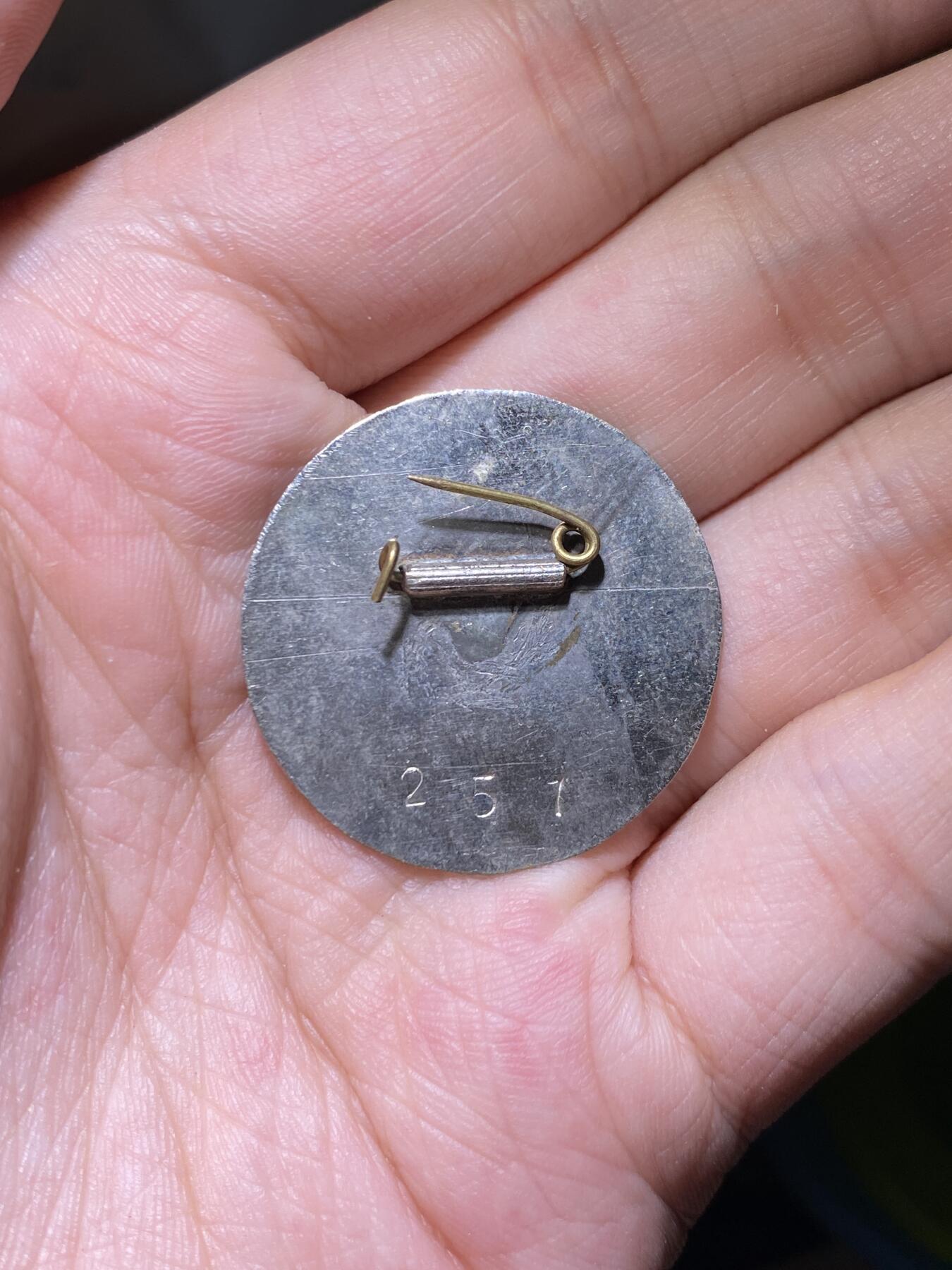徽章专拍场 五六十年代内蒙古电力二公司纪念章