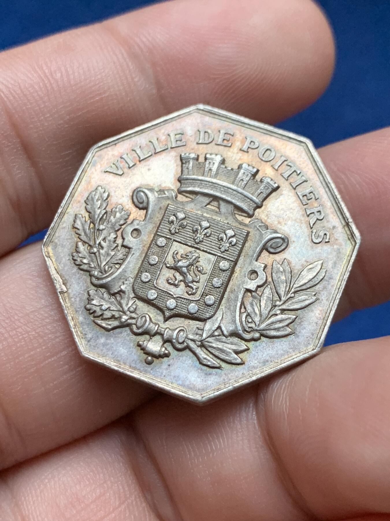 《竞宝斋》第408场 周日，周一，2场连拍 （全场包邮） 法国博瓦捷市储蓄银行八角银代币 13.5克 29.6mm